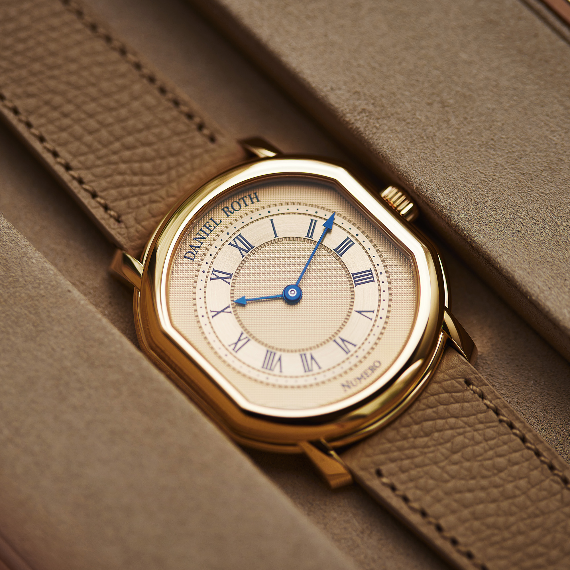 Extra Plat Souscription Yellow Gold Gold Dial 35mm Product Image