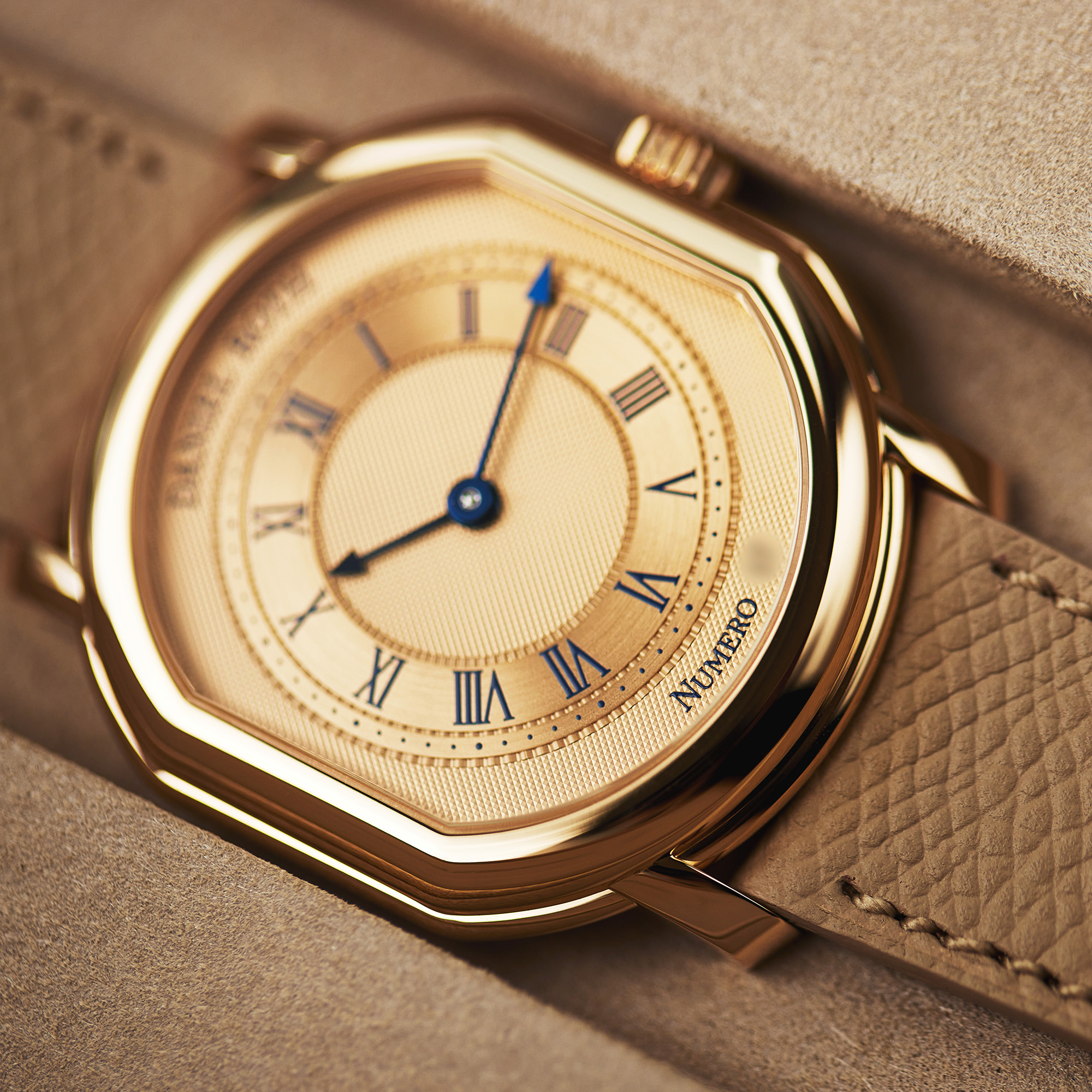 Extra Plat Souscription Yellow Gold Gold Dial 35mm Product Image