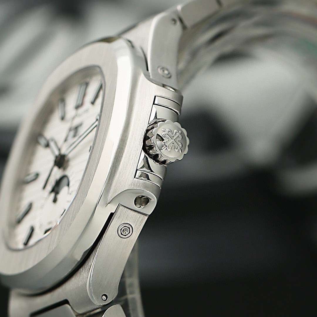 Nautilus Annual Calendar Steel White Dial 40mm Product Image 4