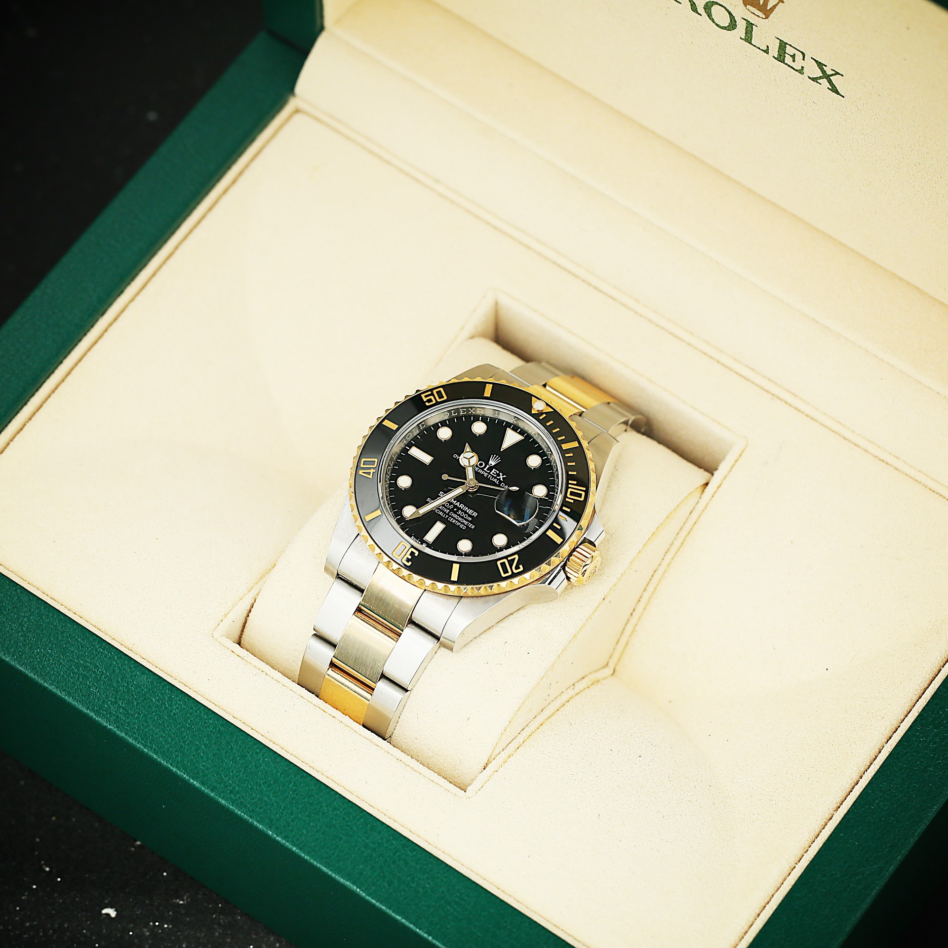 Submariner Date Yellow Gold & Steel Black Dial 41mm Product Image 1