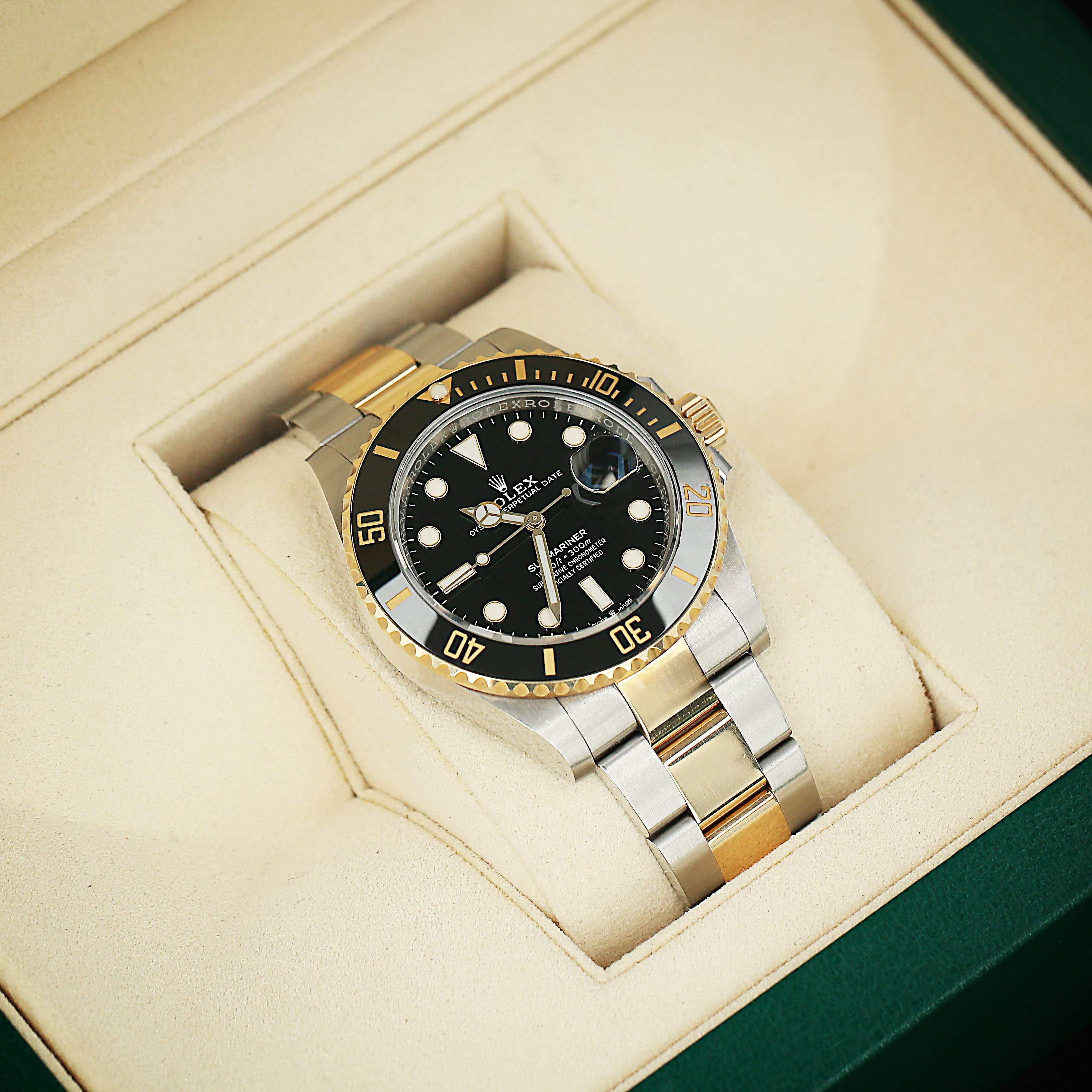 Submariner Date Yellow Gold & Steel Black Dial 41mm Product Image 2
