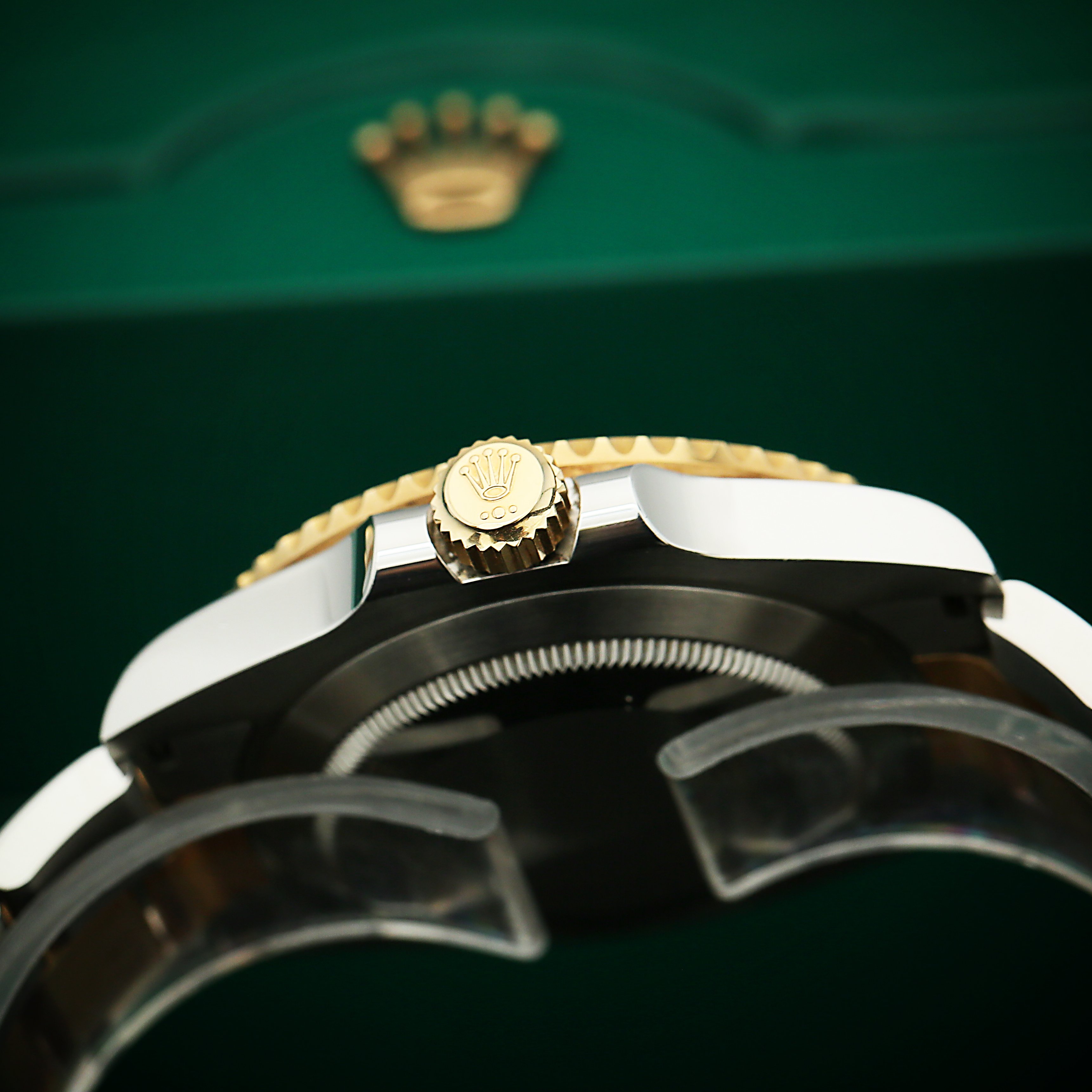 Submariner Date Yellow Gold & Steel Black Dial 41mm Product Image 5