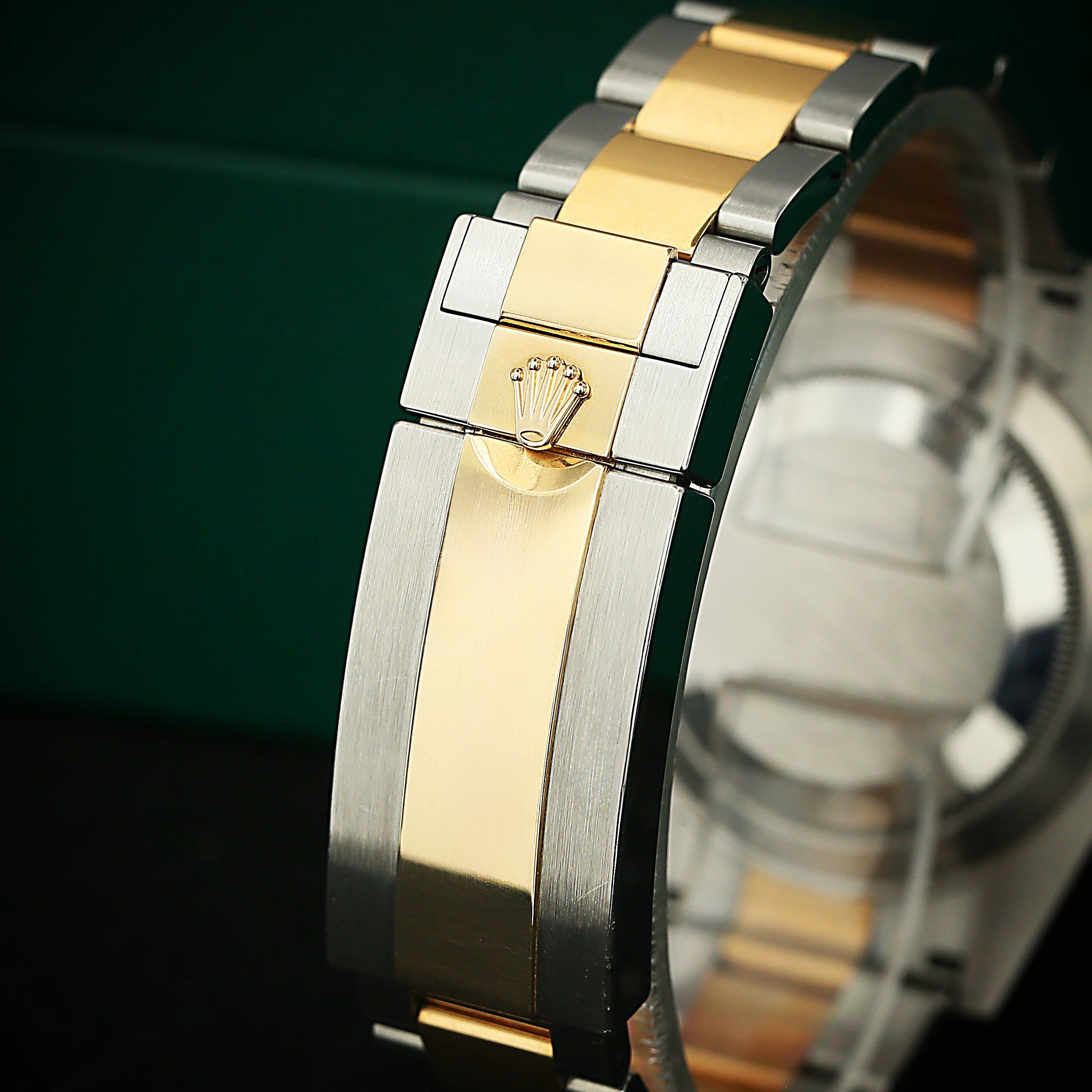 Submariner Date Yellow Gold & Steel Black Dial 41mm Product Image 6