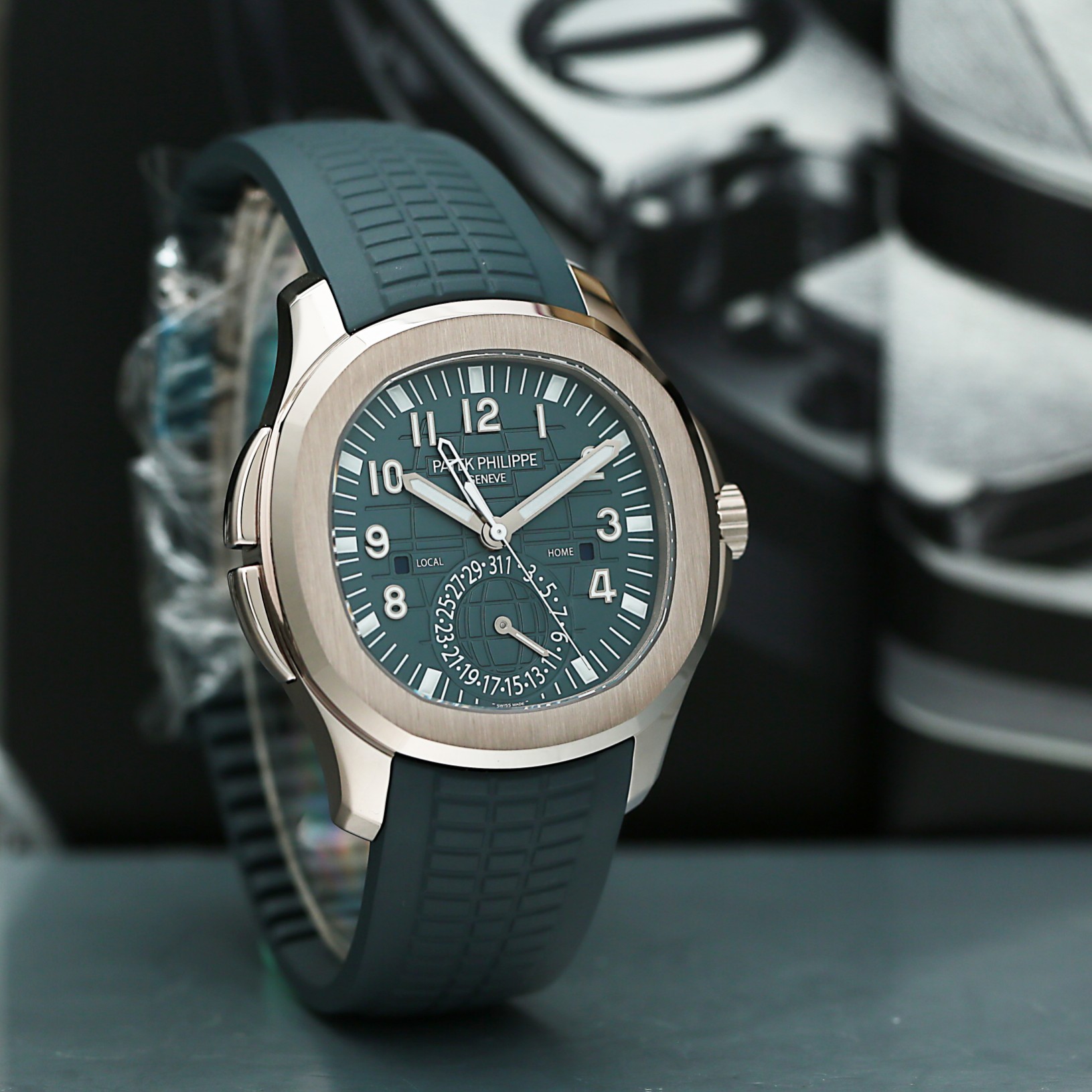 Aquanaut Travel Time White Gold Blue Dial 40mm Product Image 2