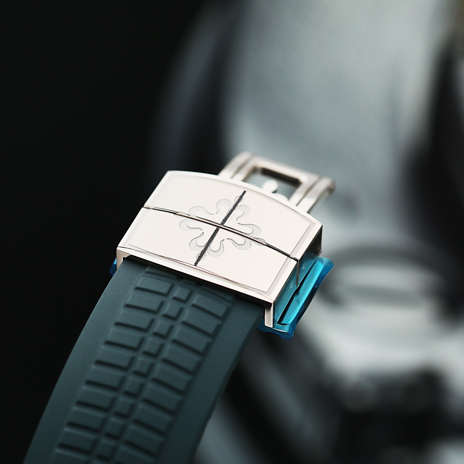 Aquanaut Travel Time White Gold Blue Dial 40mm Product Image 6