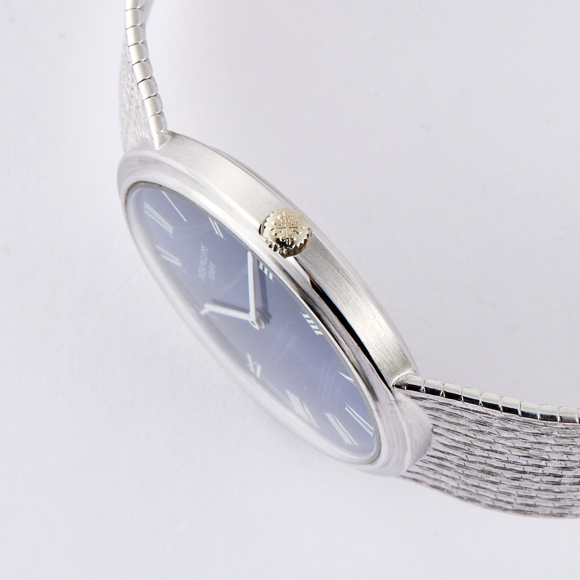 Vintage Calatrava White Gold Blue Dial 33mm Product Image 2