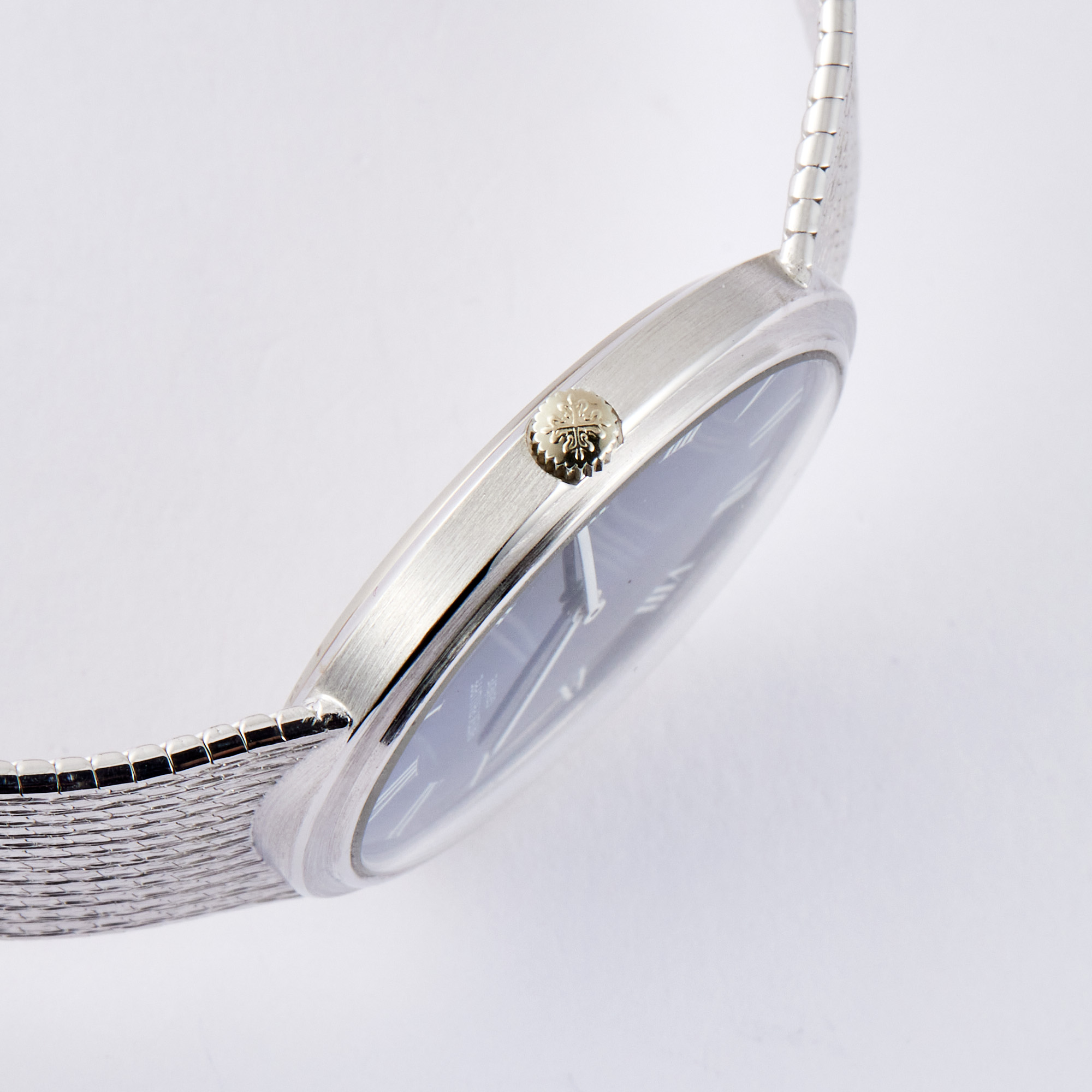 Vintage Calatrava White Gold Blue Dial 33mm Product Image 3