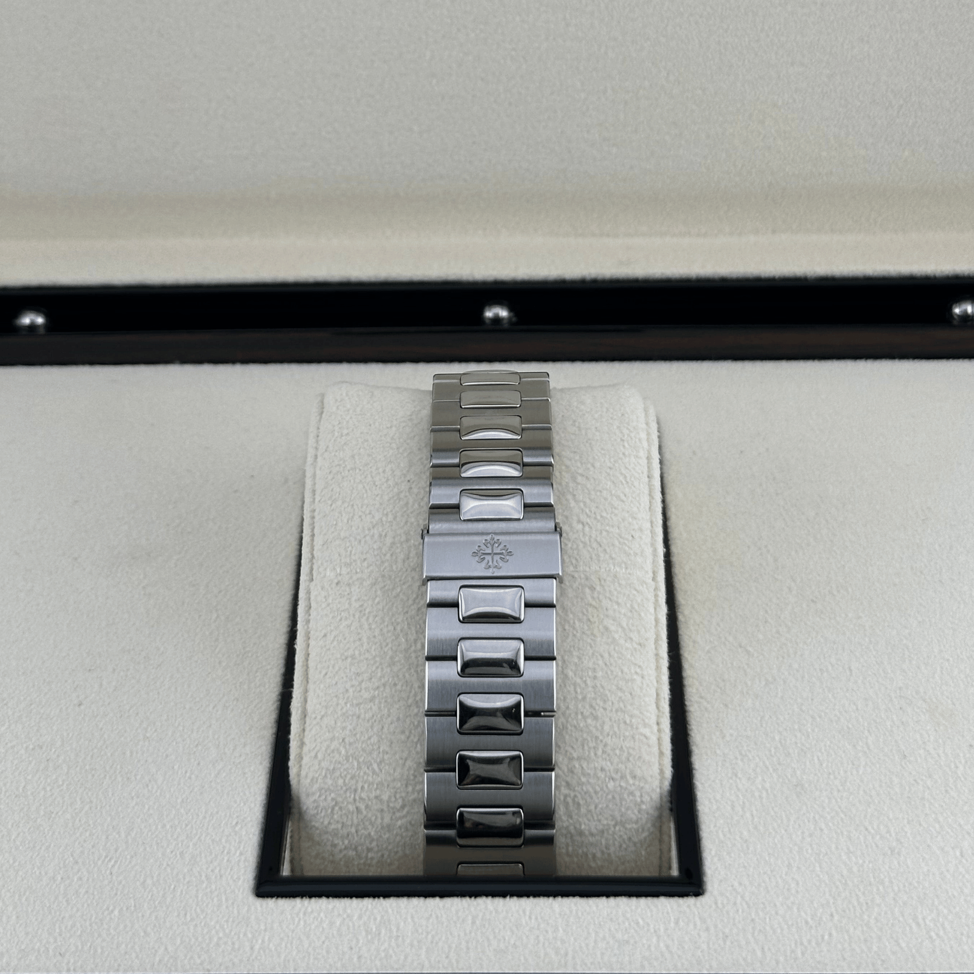 Nautilus Power Reserve Steel Black Dial 40mm Product Image 4