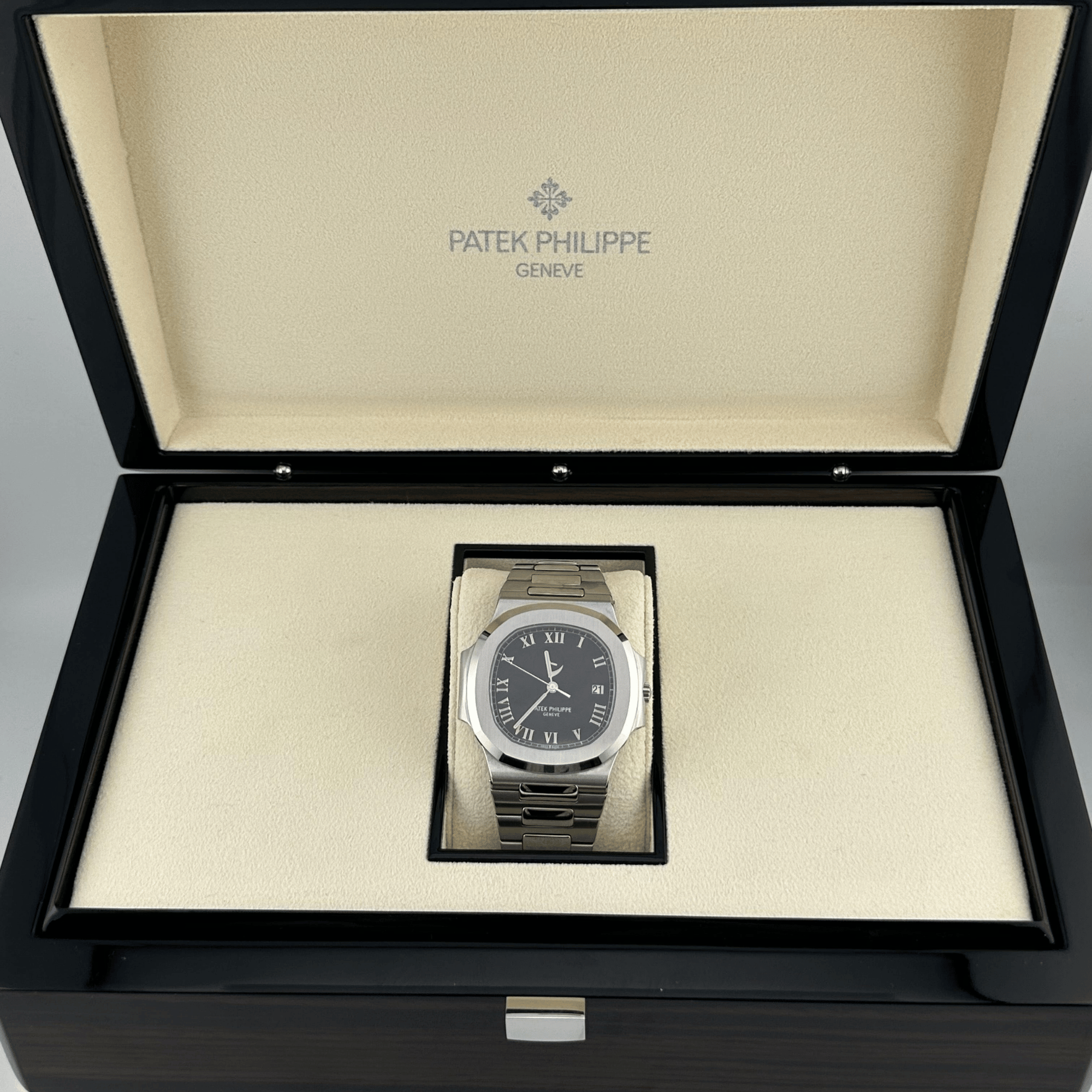Nautilus Power Reserve Steel Black Dial 40mm Product Image 5