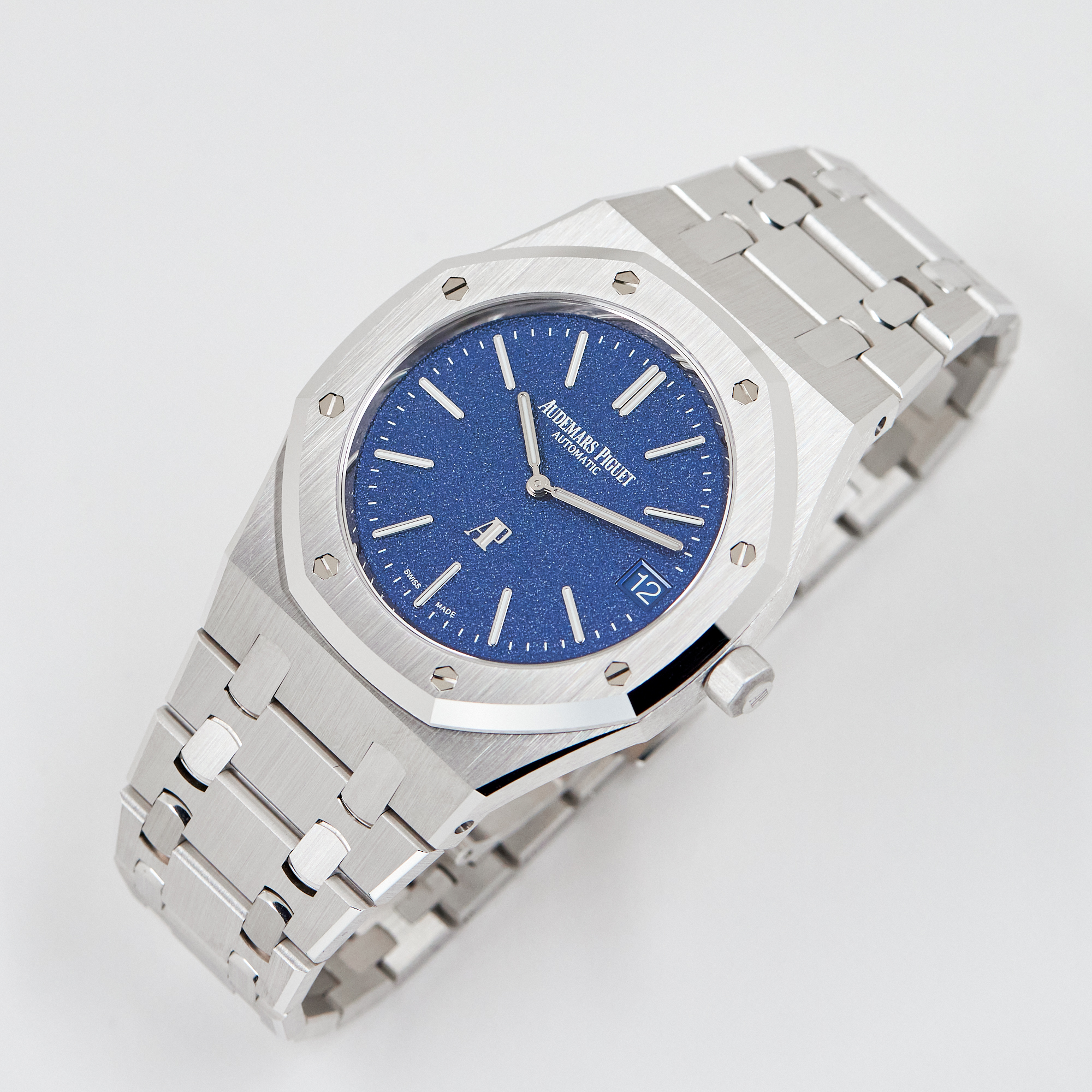 Royal Oak "Jumbo" Extra-Thin White Gold Blue Dial 39mm Product Image 1