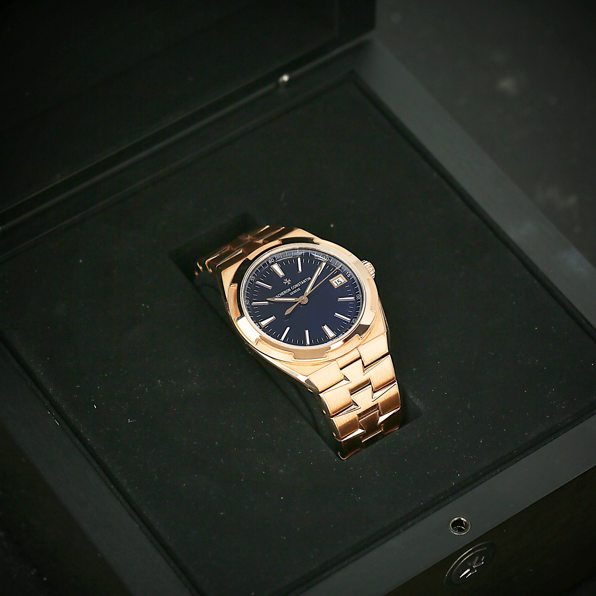 Overseas Date Rose Gold Blue Dial 41mm Product Image 1