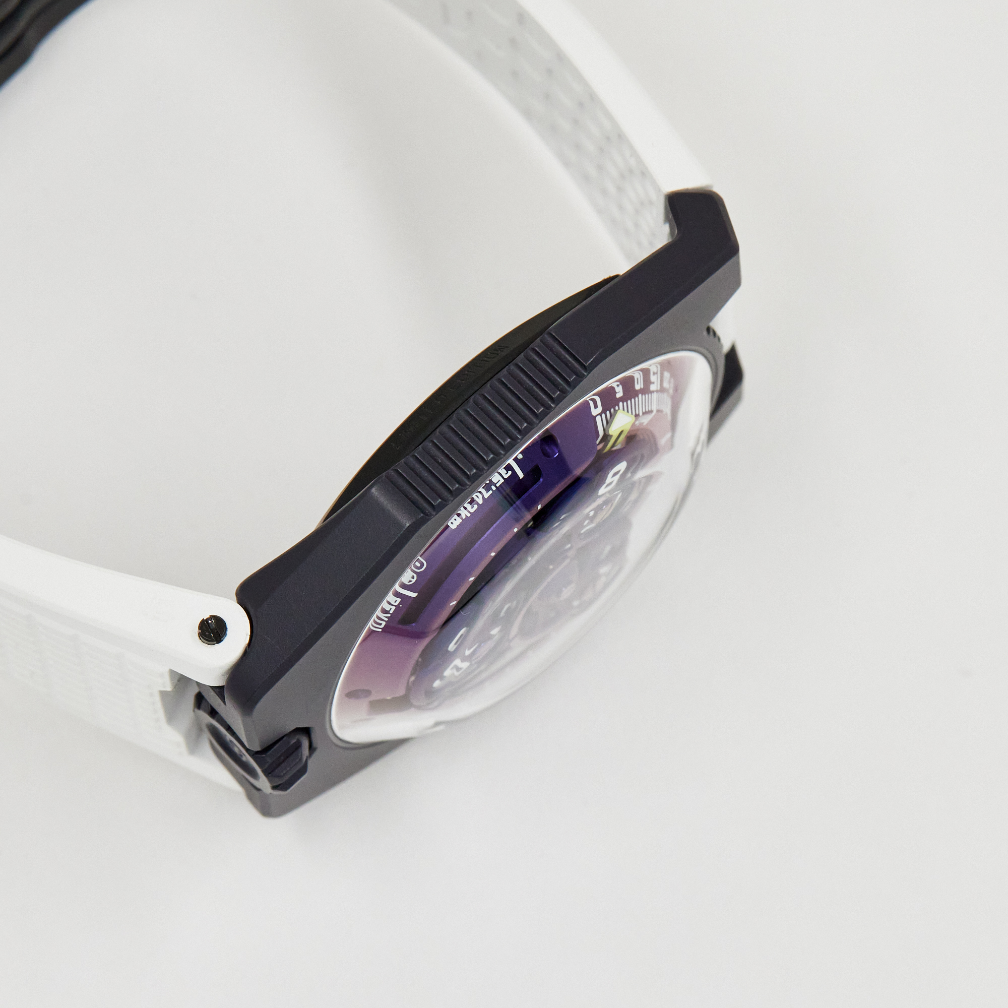 UR100V Ultra-Violet Product Image 3