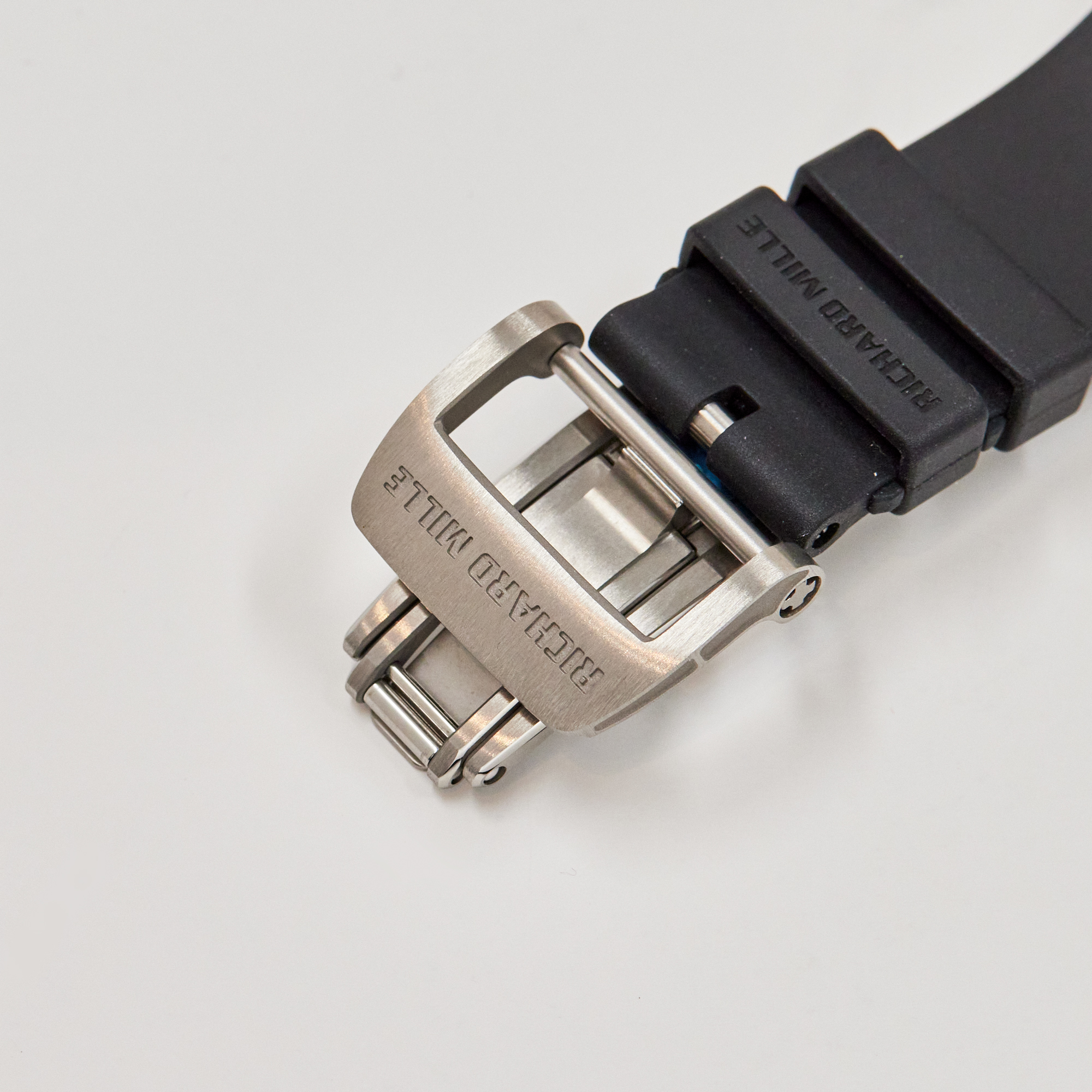 RM11-03 Last Black Product Image 7
