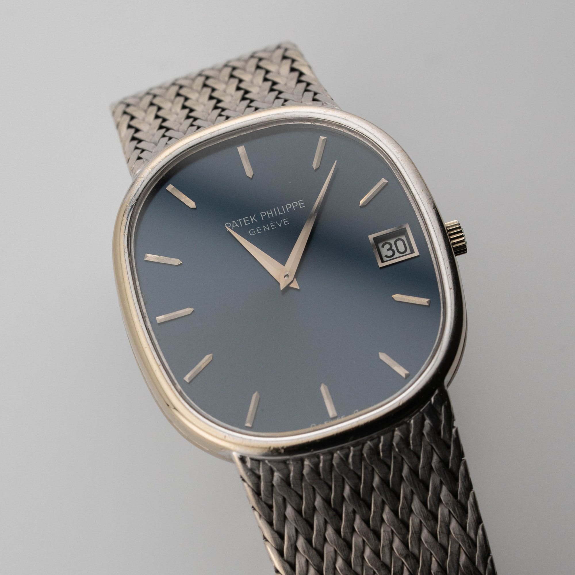 Vintage Ellipse d‘Or White Gold Blue Dial 33mm Product Image 1