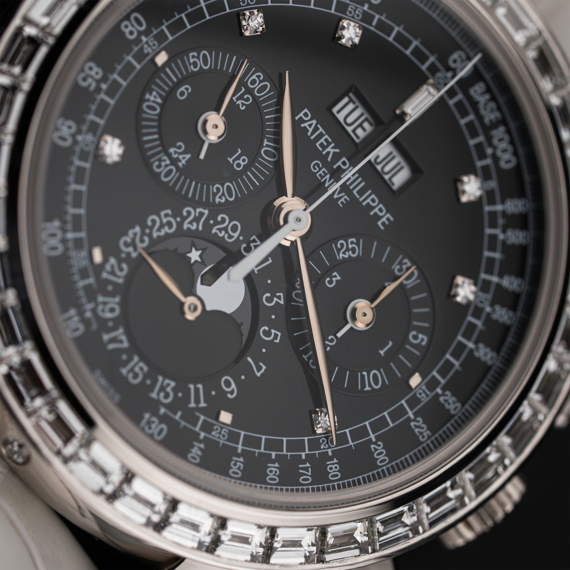 Perpetual Calendar Chronograph Platinum Diamond Black Dial 40mm Product Image 17