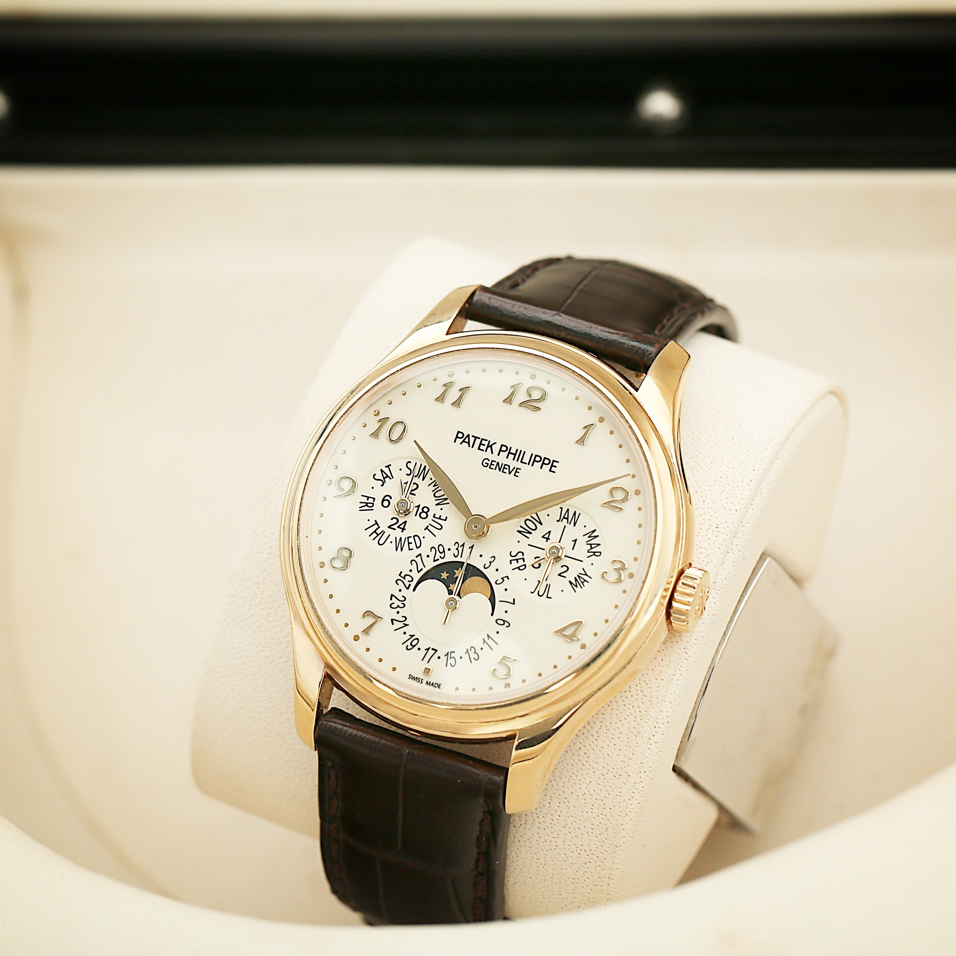 Perpetual Calendar Yellow Gold White Dial 39mm Product Image 1