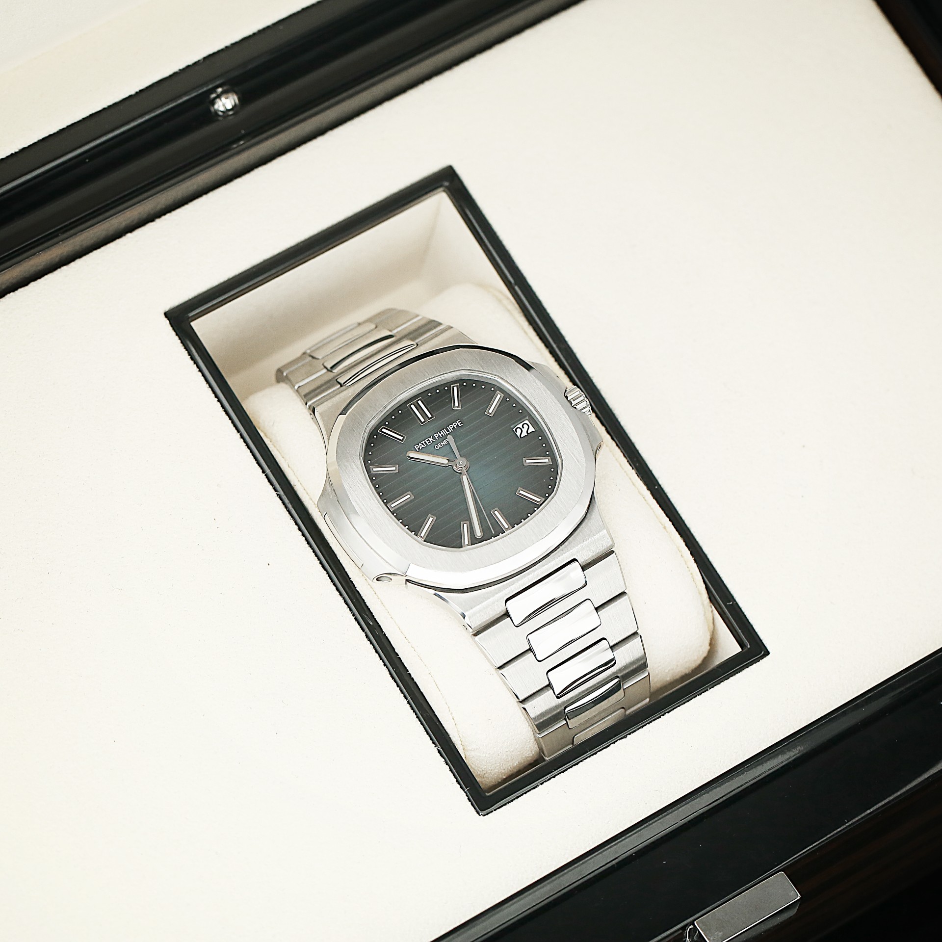 Nautilus Steel Blue Dial 40mm Product Image 1