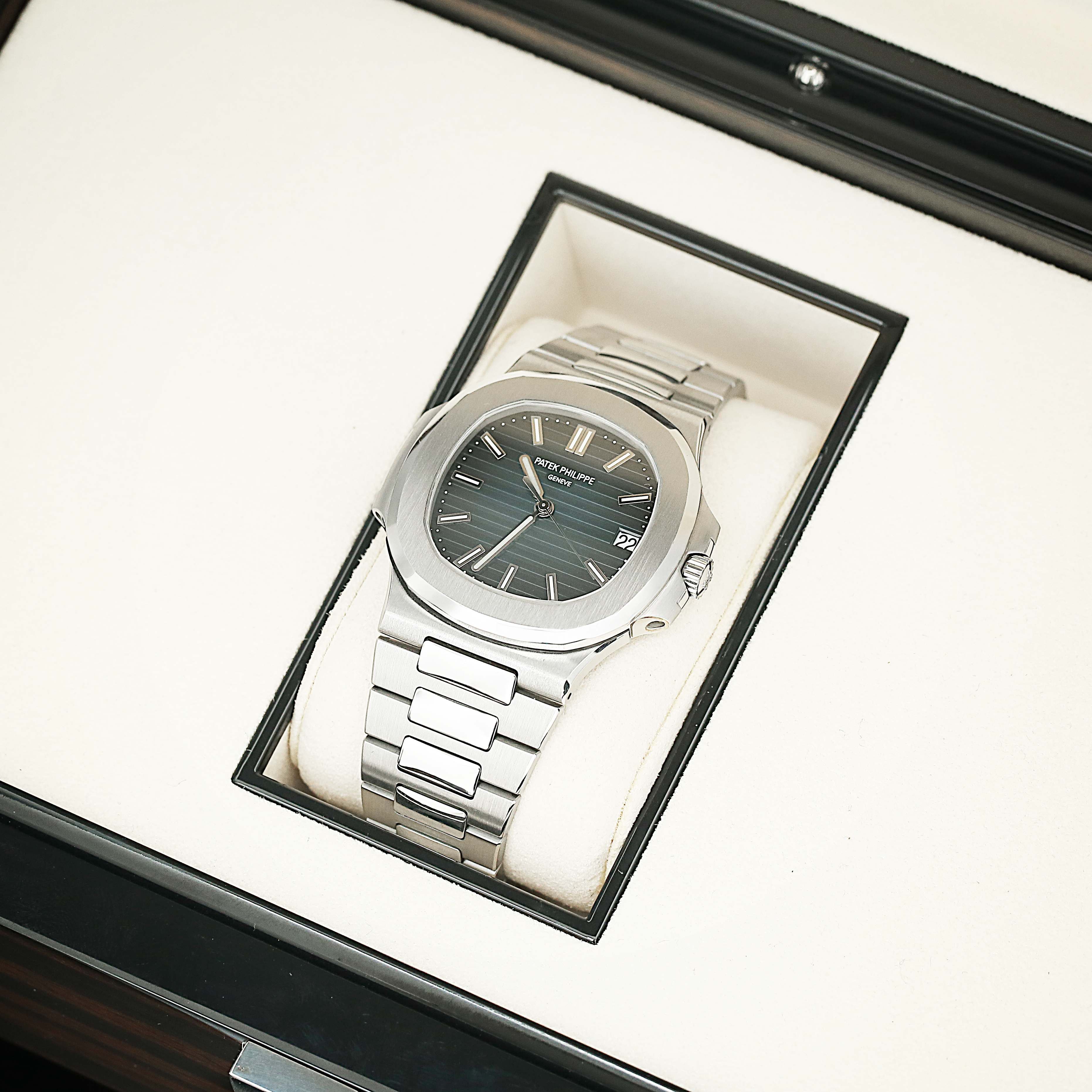 Nautilus Steel Blue Dial 40mm Product Image 2