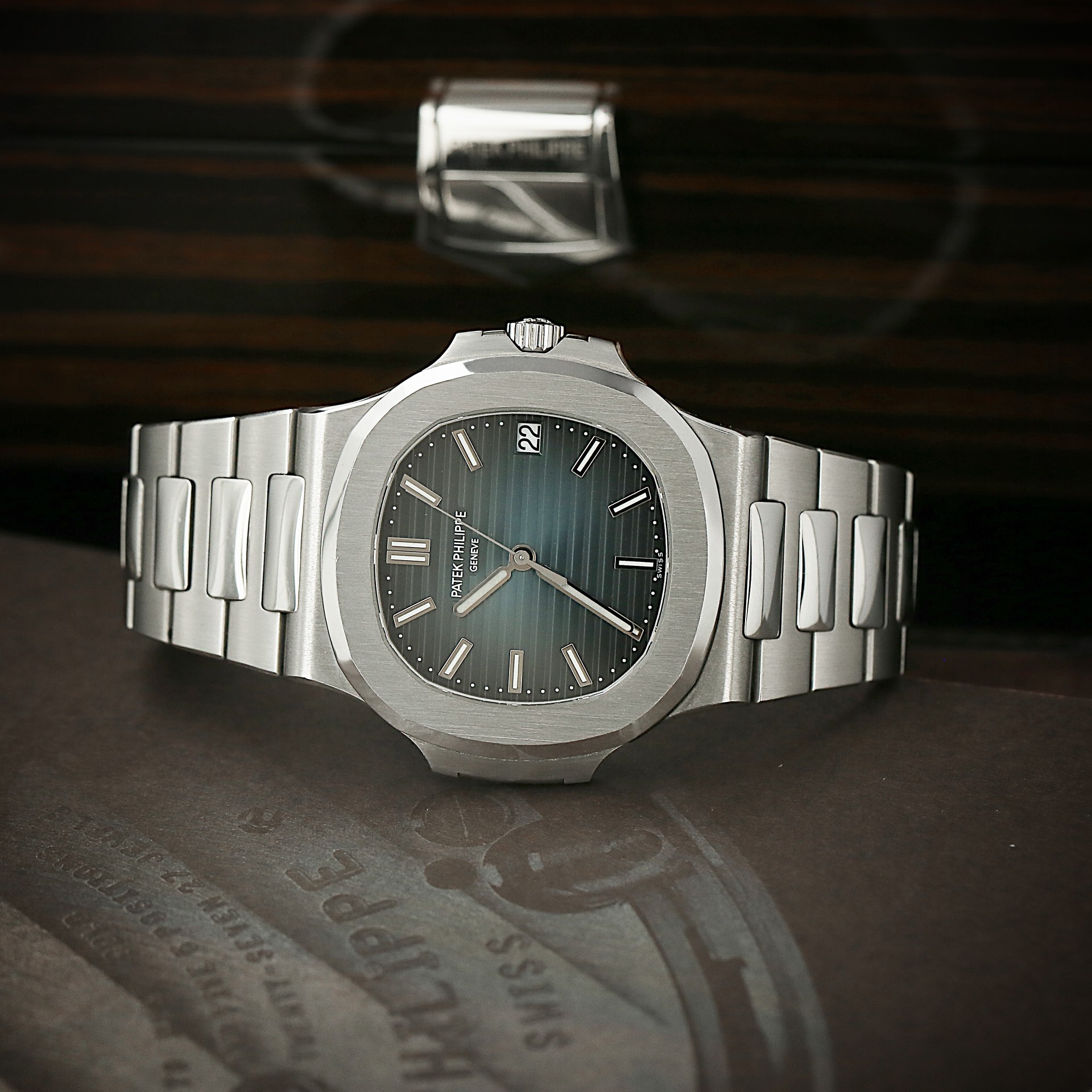 Nautilus Steel Blue Dial 40mm Product Image 4