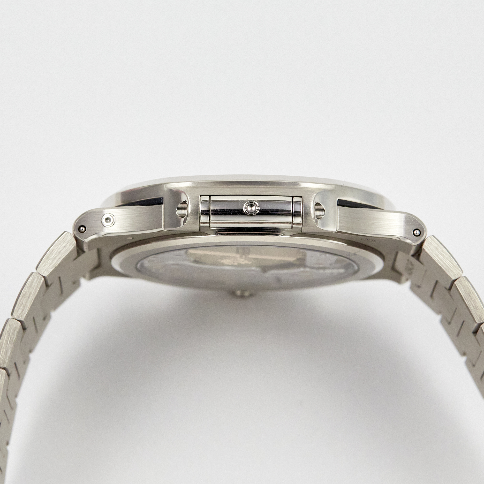Nautilus Perpetual Calendar White Gold Blue Dial 40mm Product Image 5