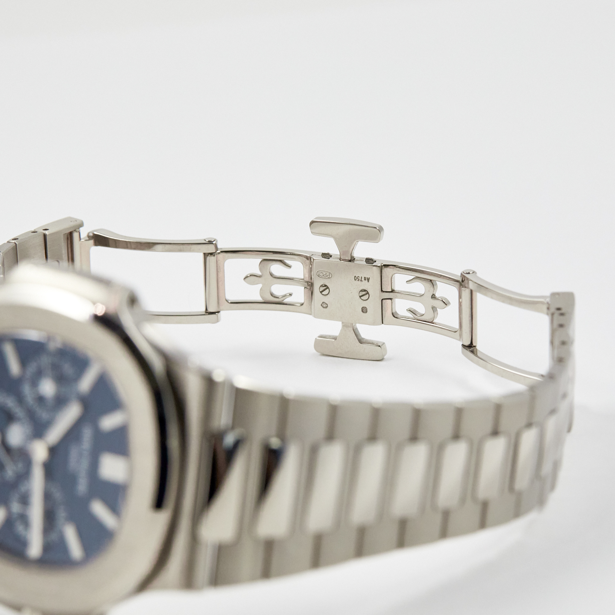 Nautilus Perpetual Calendar White Gold Blue Dial 40mm Product Image 8
