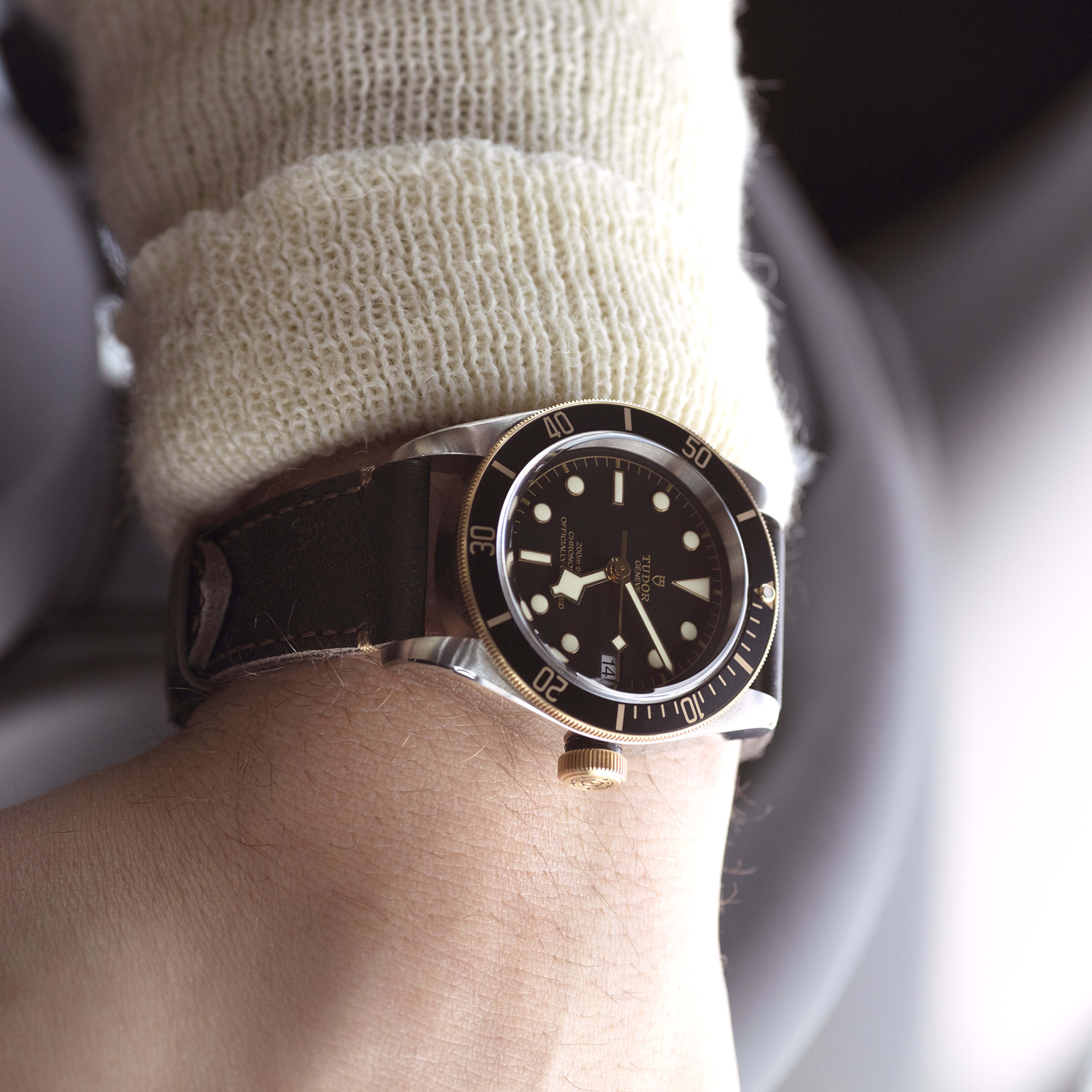 Black Bay Yellow Gold & Steel Black Dial 41mm Product Image 4