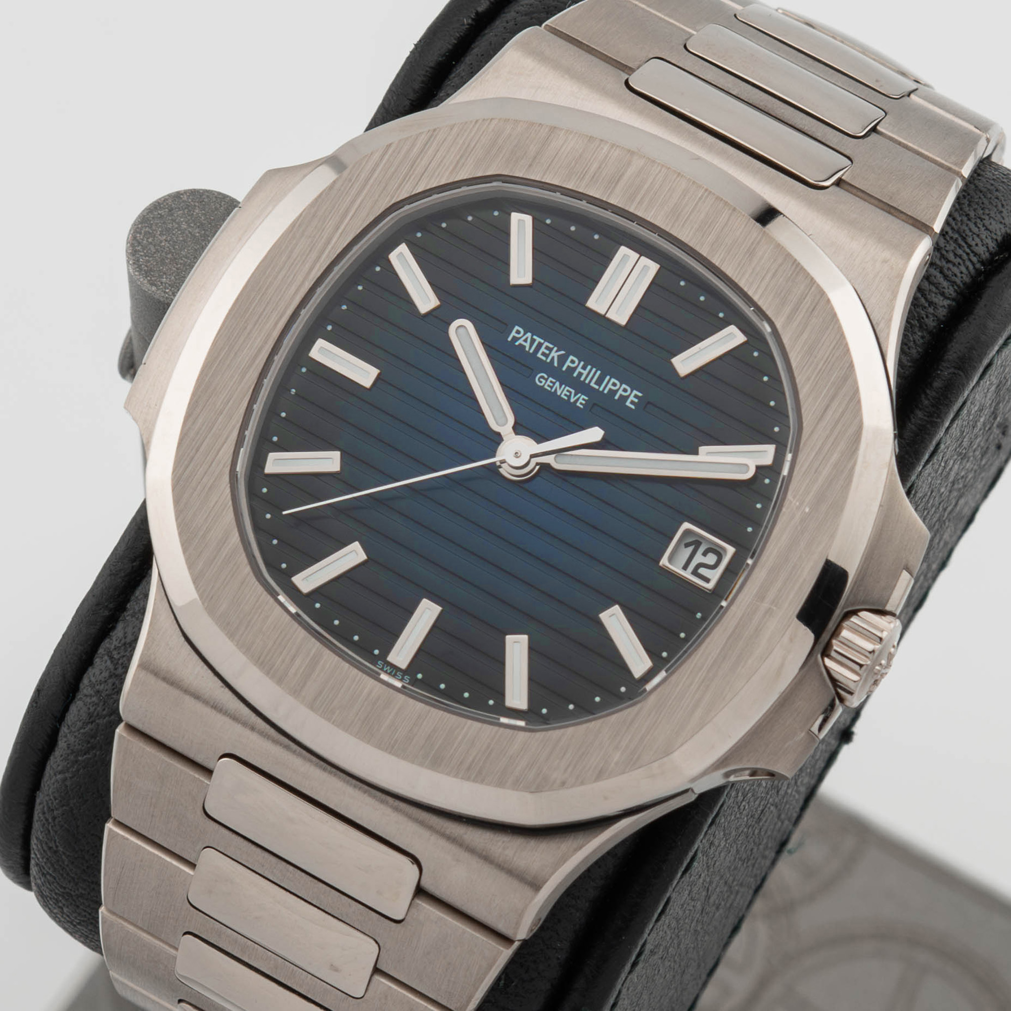 Nautilus White Gold Blue Dial 41mm Product Image 1