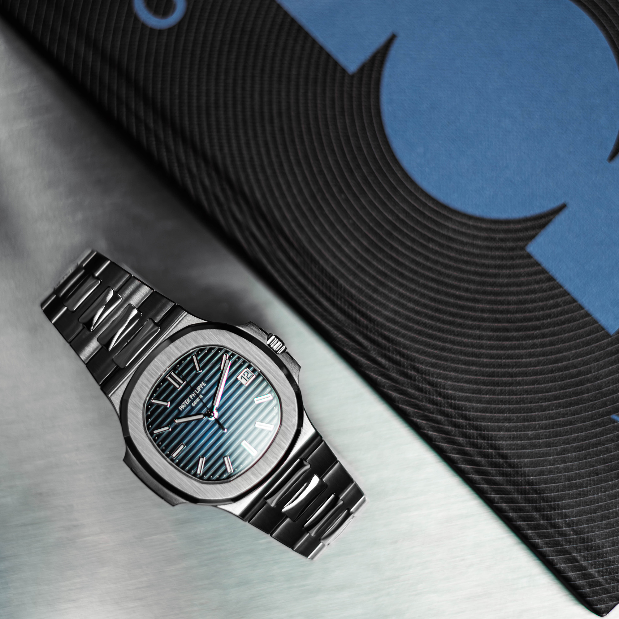 Nautilus White Gold Blue Dial 41mm Product Image 12