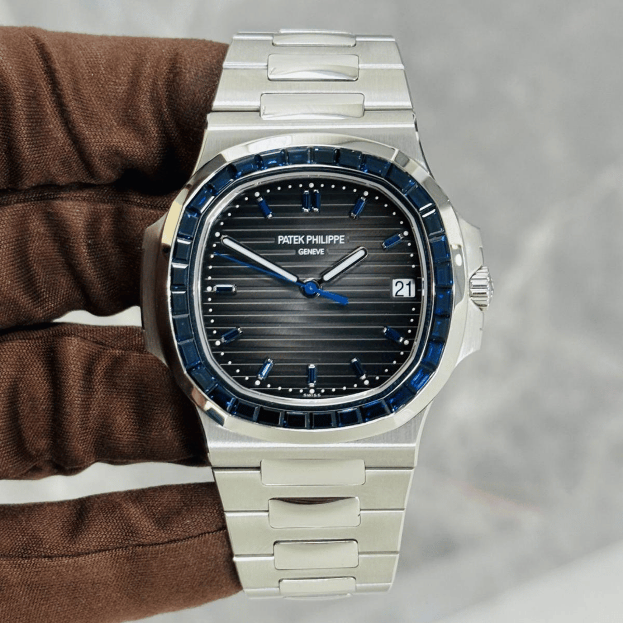 Nautilus Platinum Sapphire Black Dial 40mm Product Image 1