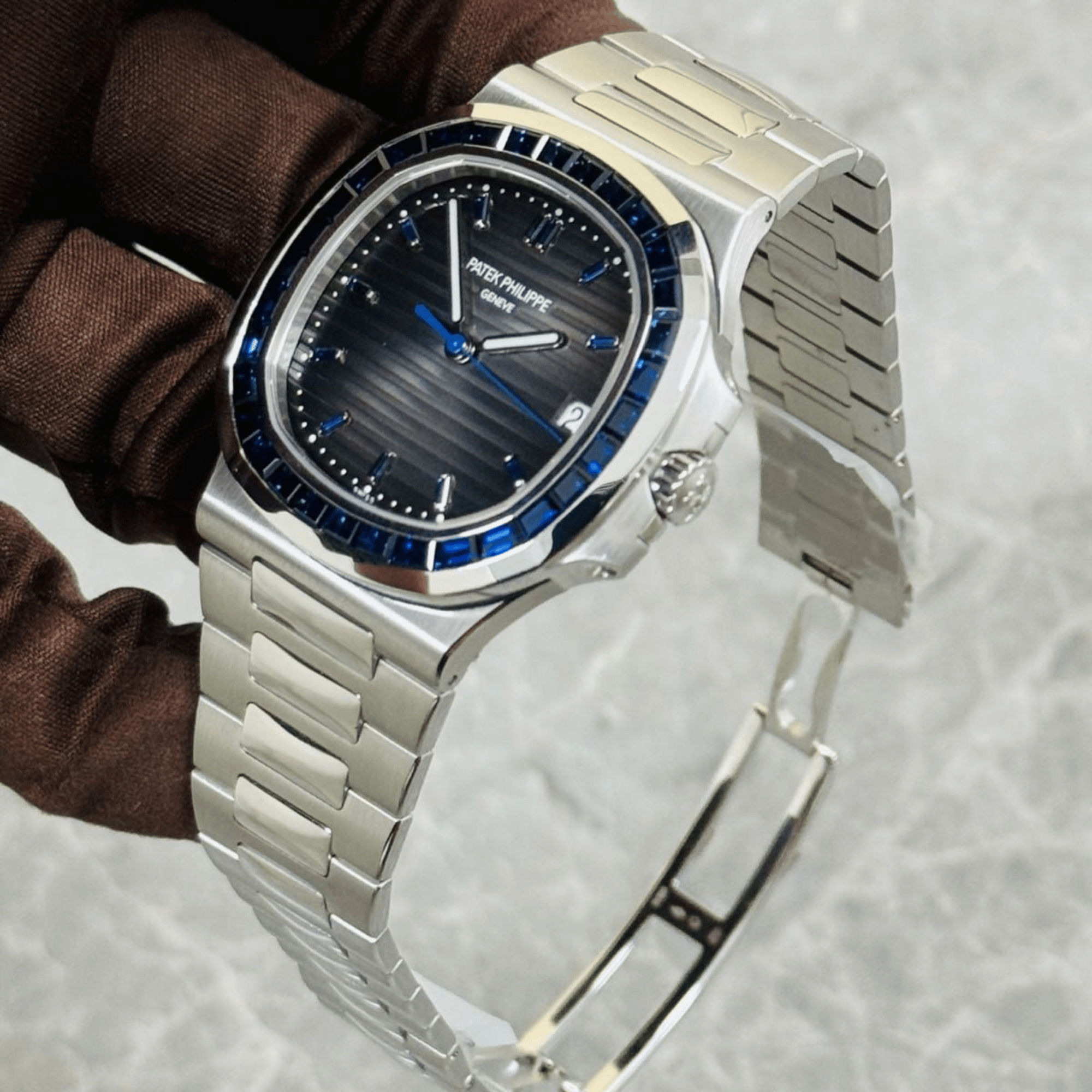 Nautilus Platinum Sapphire Black Dial 40mm Product Image 2