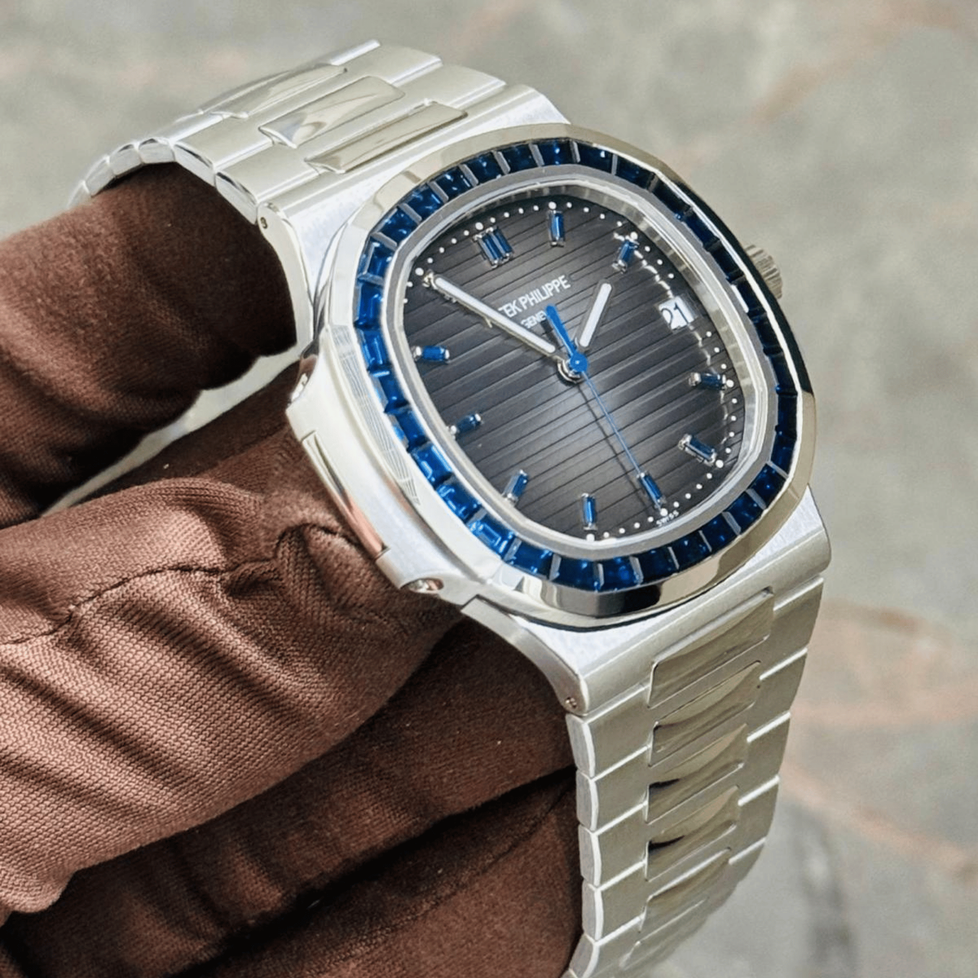 Nautilus Platinum Sapphire Black Dial 40mm Product Image 3