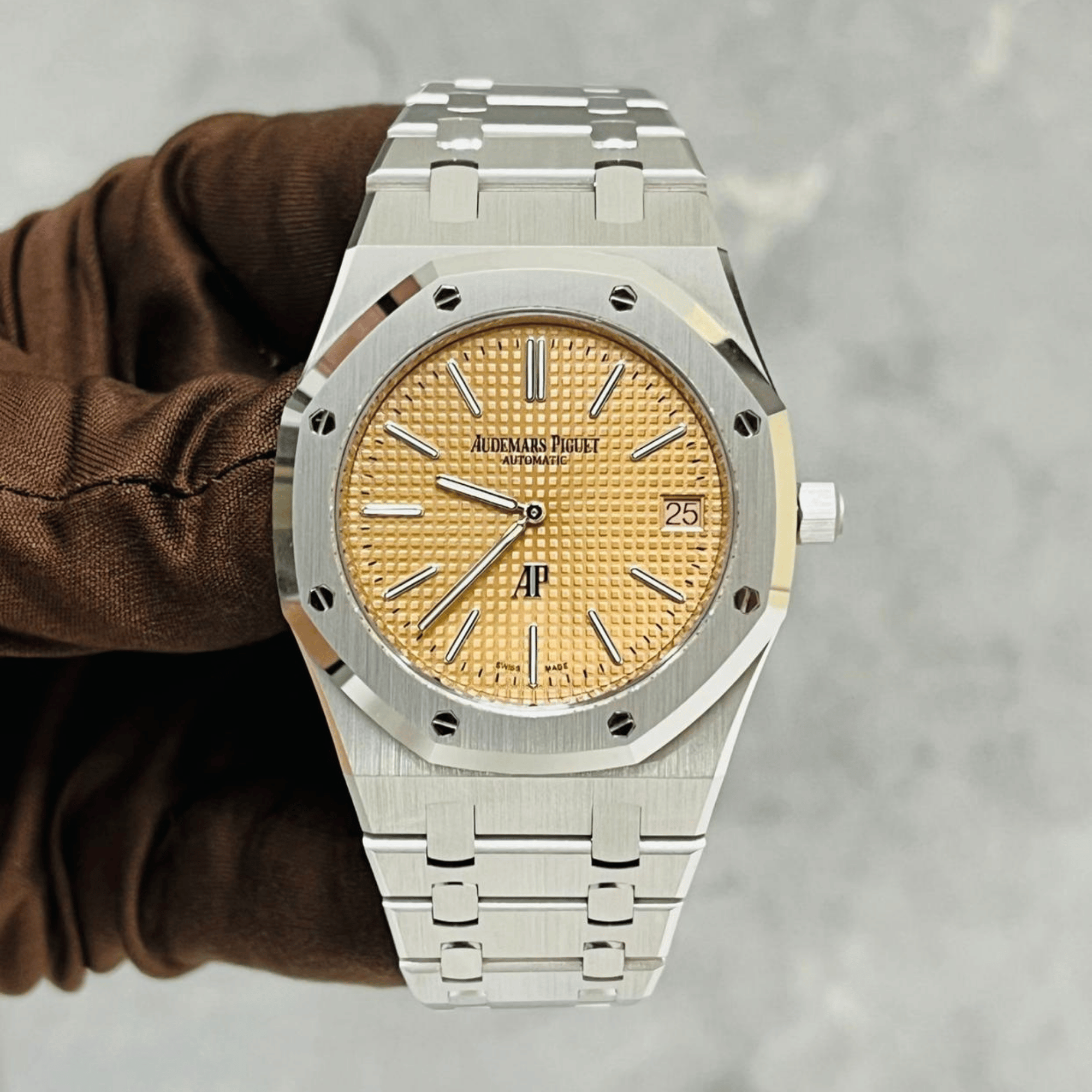 Royal Oak White Gold Salmon Dial 39mm Product Image 1
