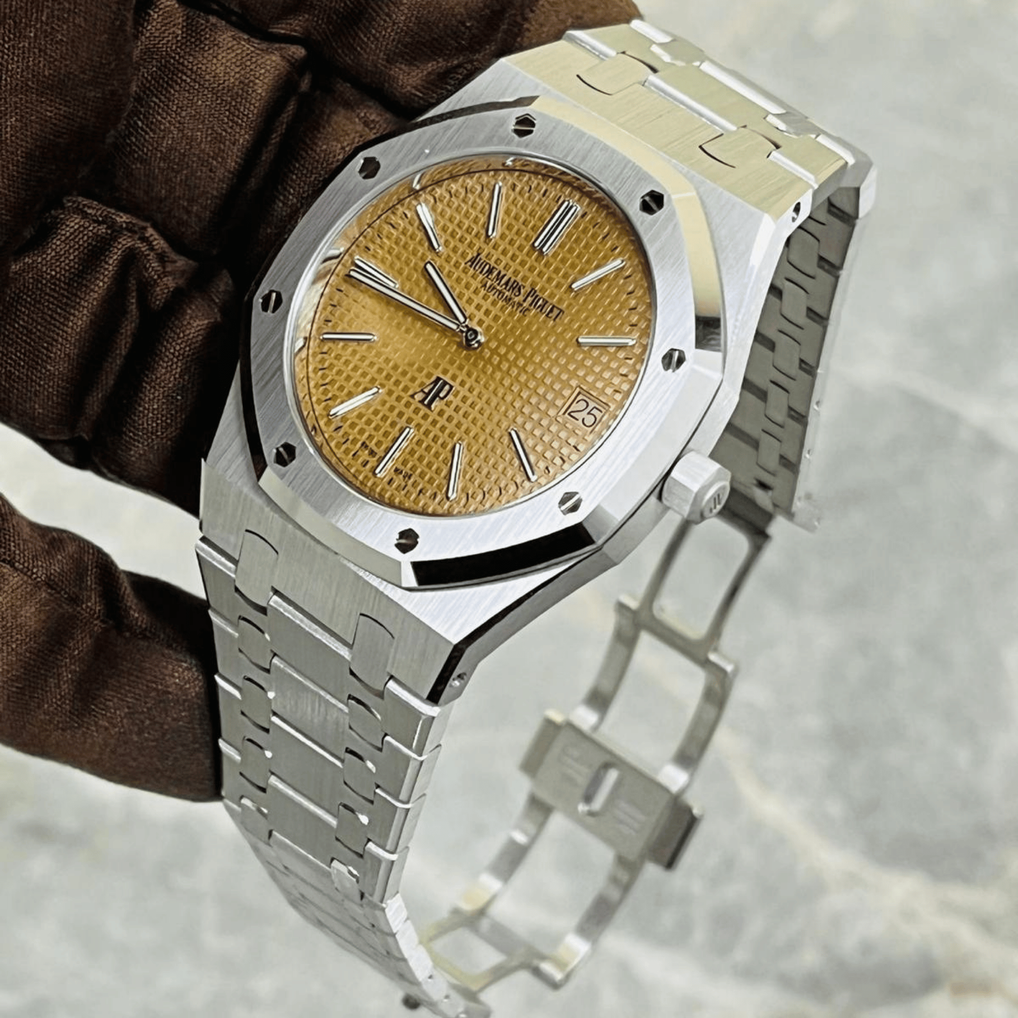 Royal Oak White Gold Salmon Dial 39mm Product Image 3