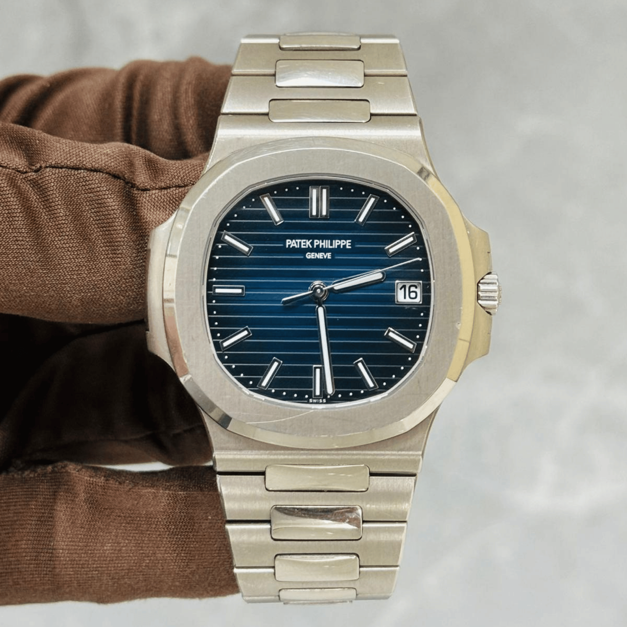 Nautilus White Gold Blue Dial 41mm Product Image 1