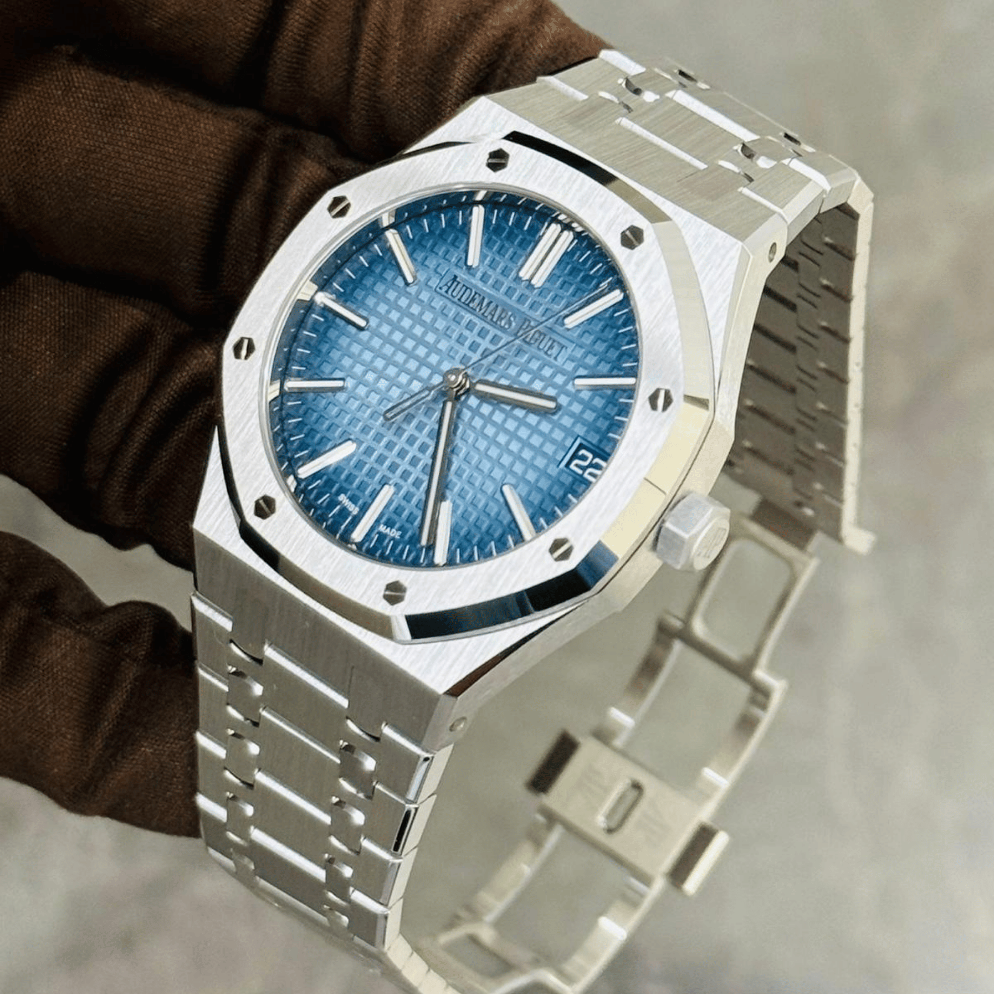 Royal Oak Selfwinding White Gold Blue Dial 41mm Product Image 2