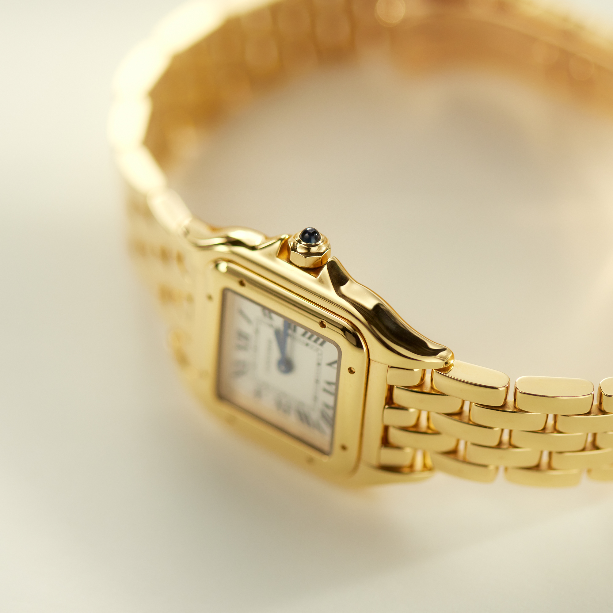 Panthère de Cartier Yellow Gold White Dial 23mm Product Image