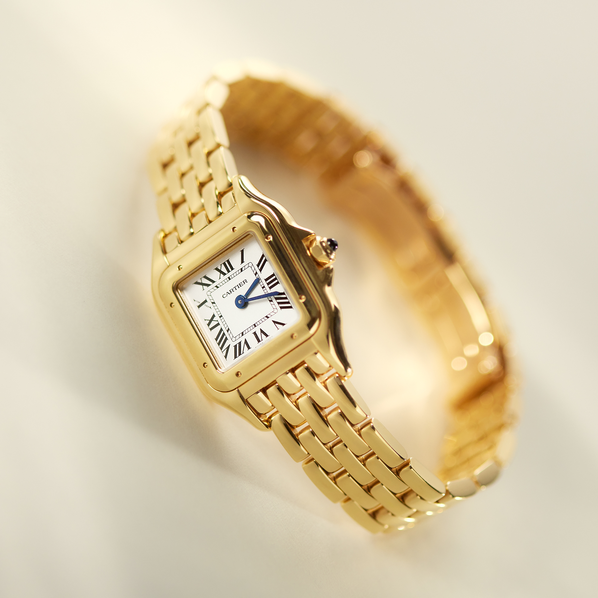 Panthère de Cartier Yellow Gold White Dial 23mm Product Image