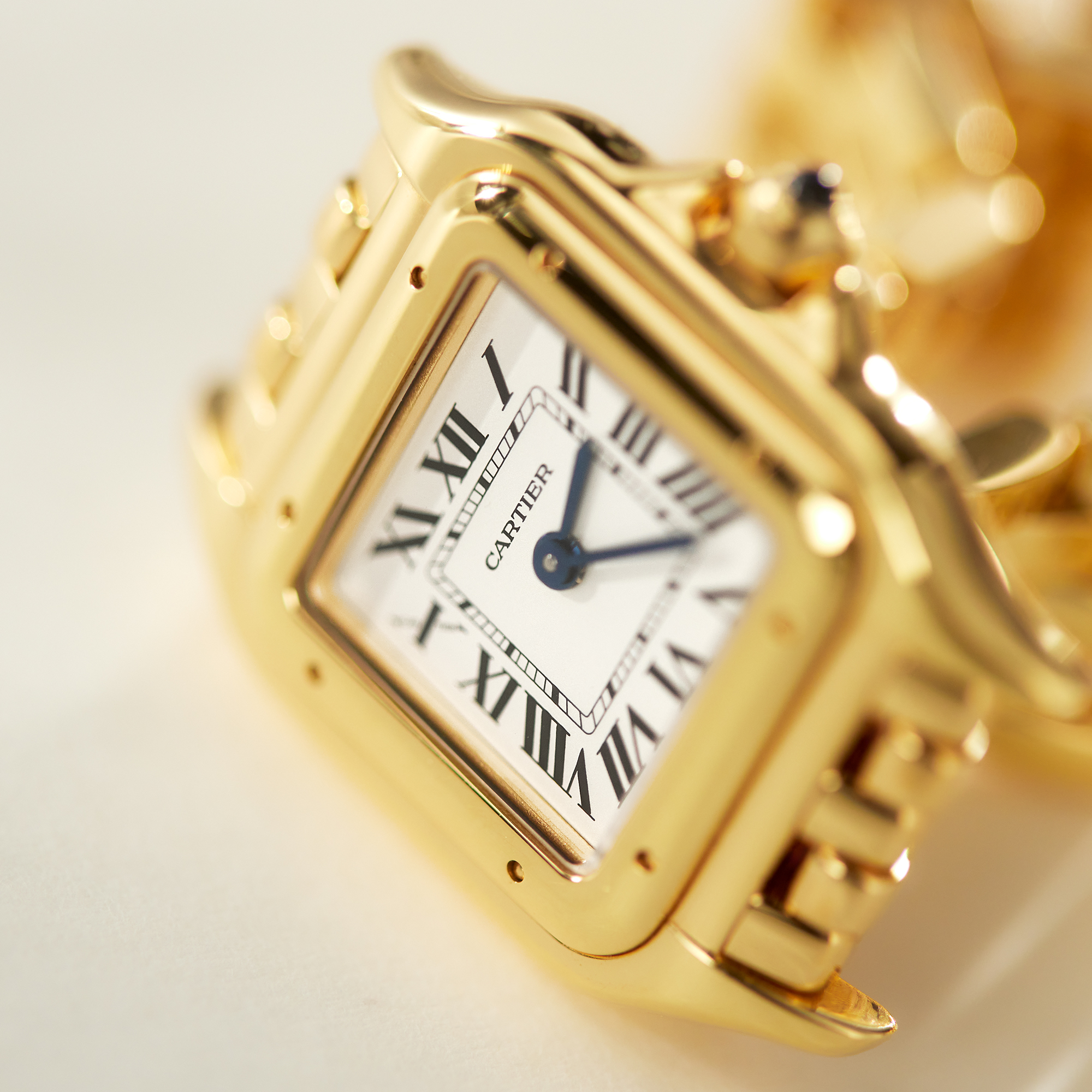 Panthère de Cartier Yellow Gold White Dial 23mm Product Image