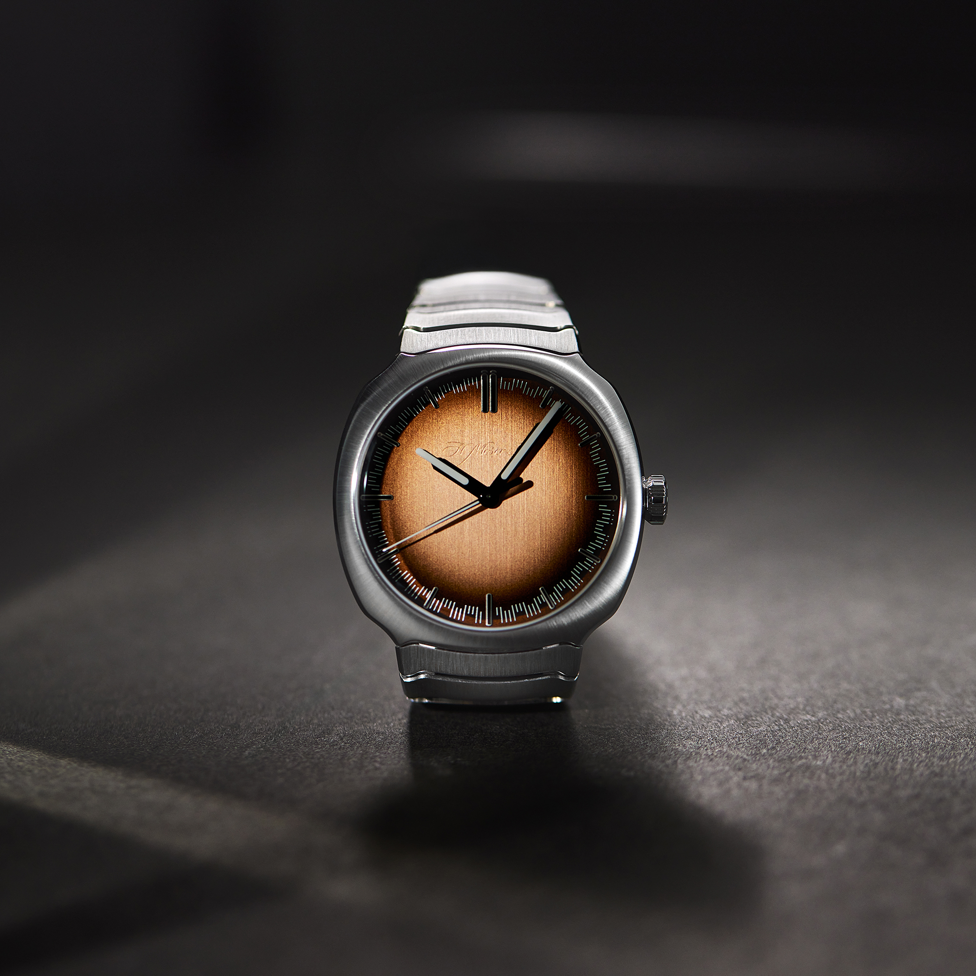 Streamliner Centre Seconds Steel Smoked Salmon Dial 40mm Product Image