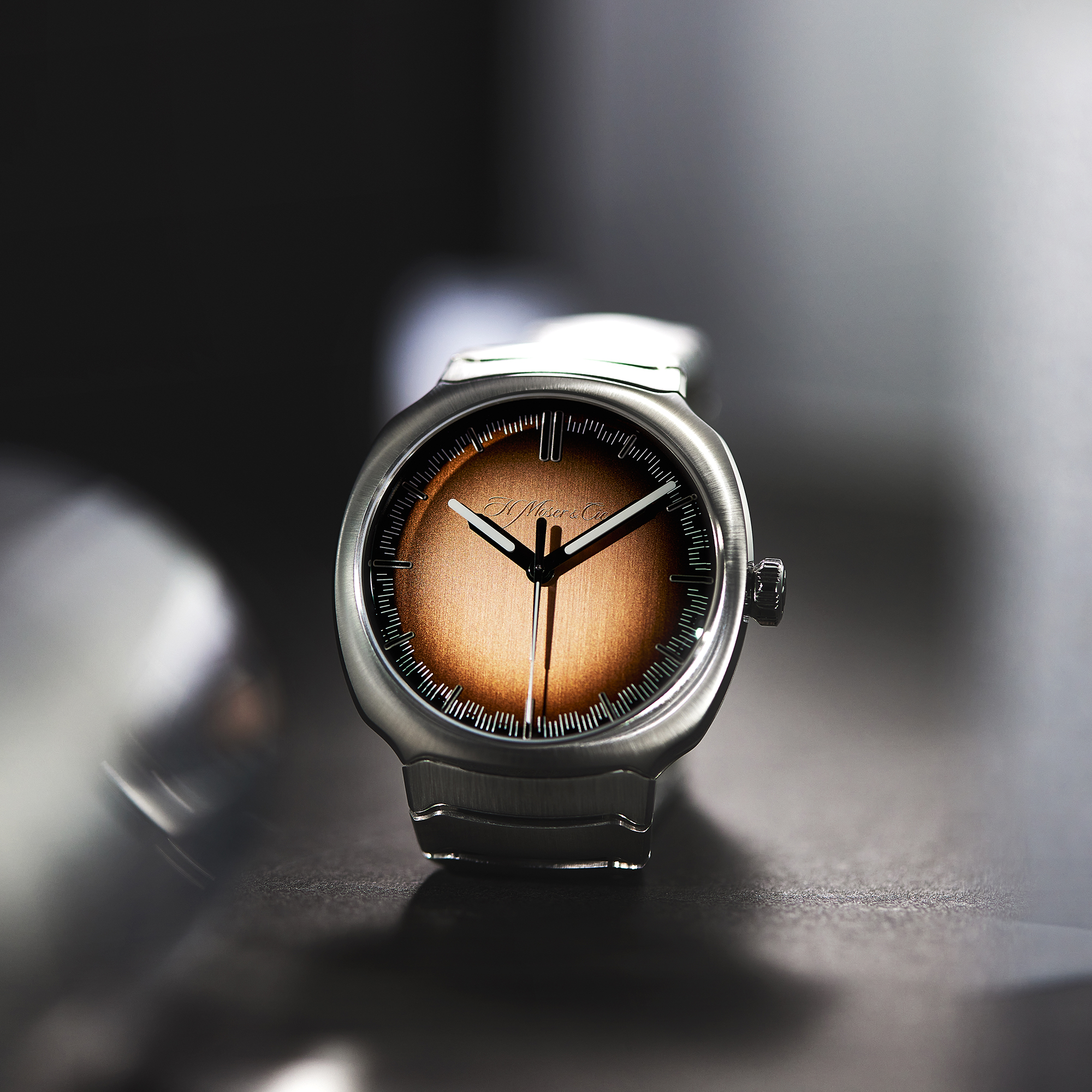 Streamliner Centre Seconds Steel Smoked Salmon Dial 40mm Product Image