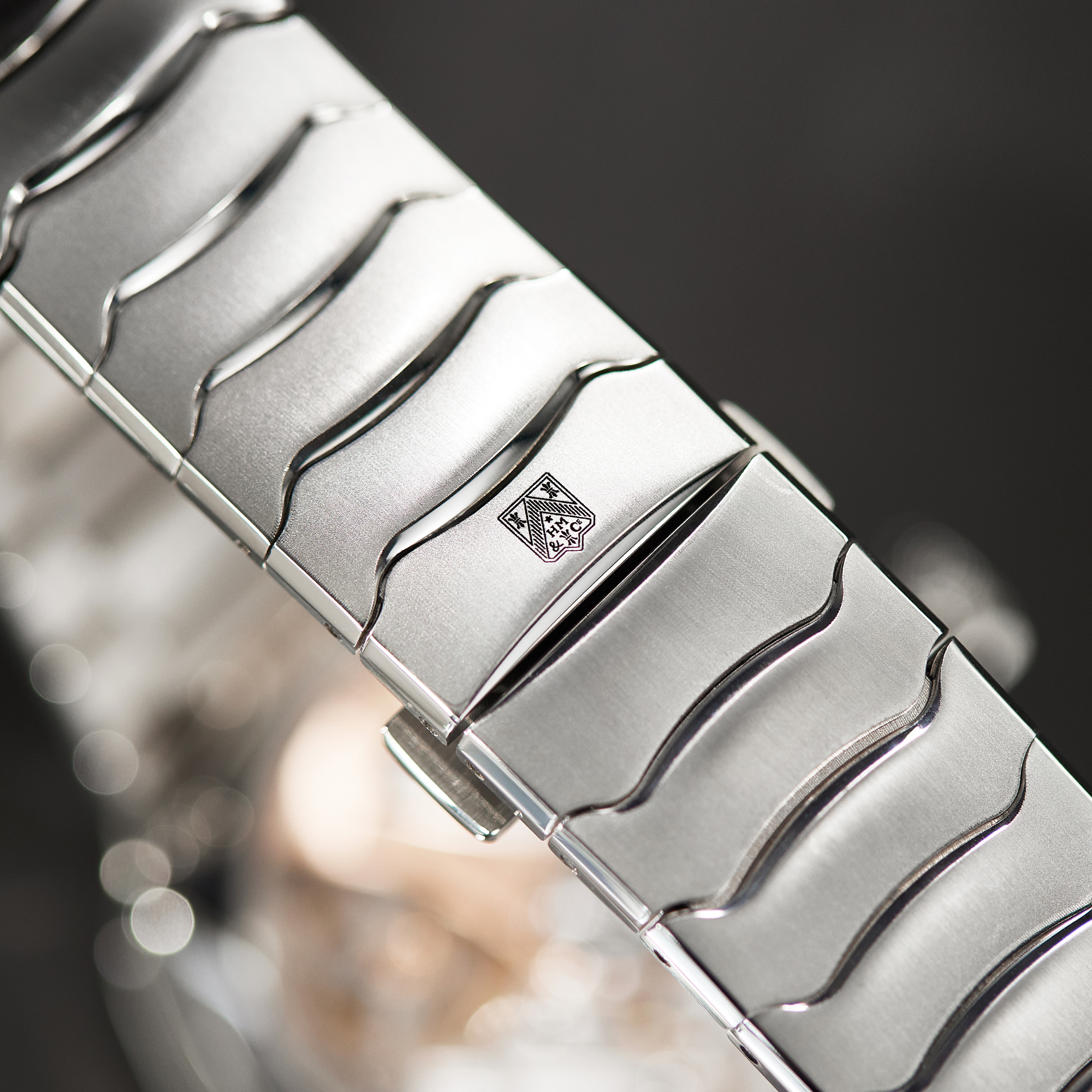 Streamliner Centre Seconds Steel Smoked Salmon Dial 40mm Product Image