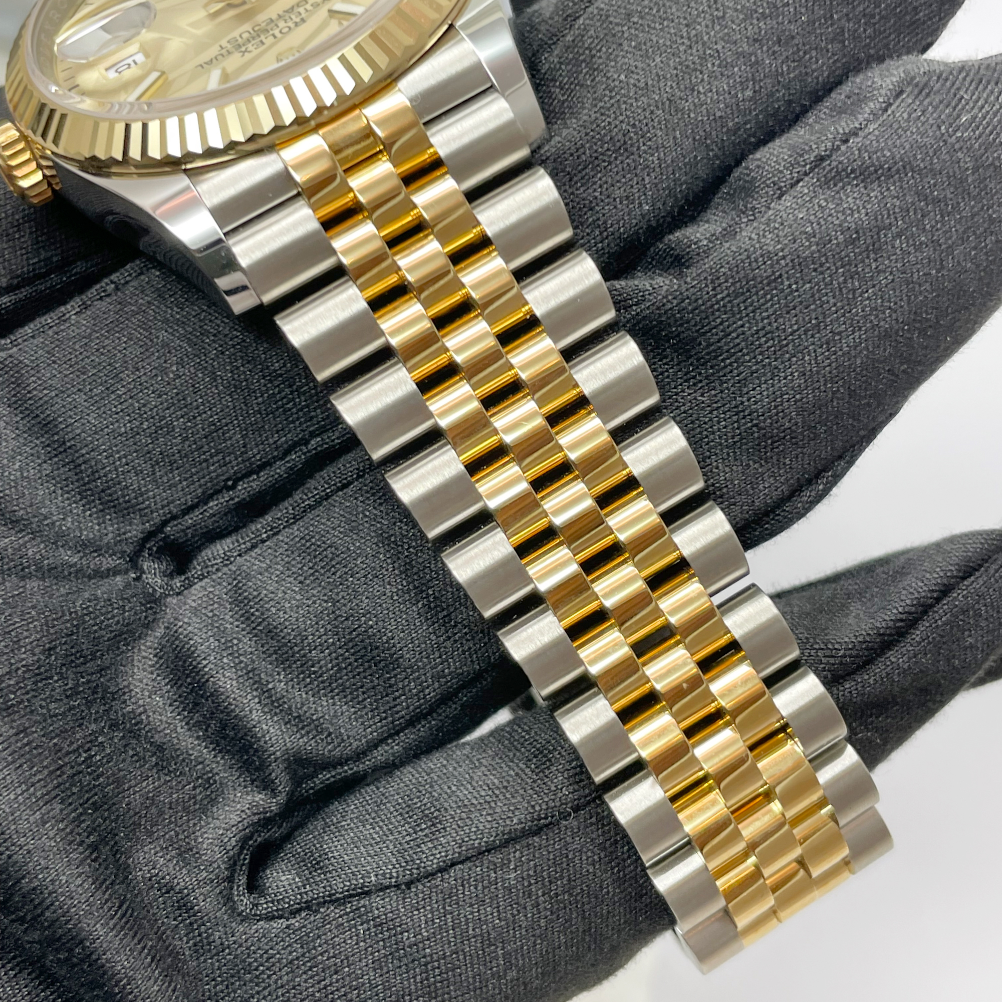 Datejust Yellow Gold & Steel Jubilee Champagne Palm Dial 36mm Product Image 10