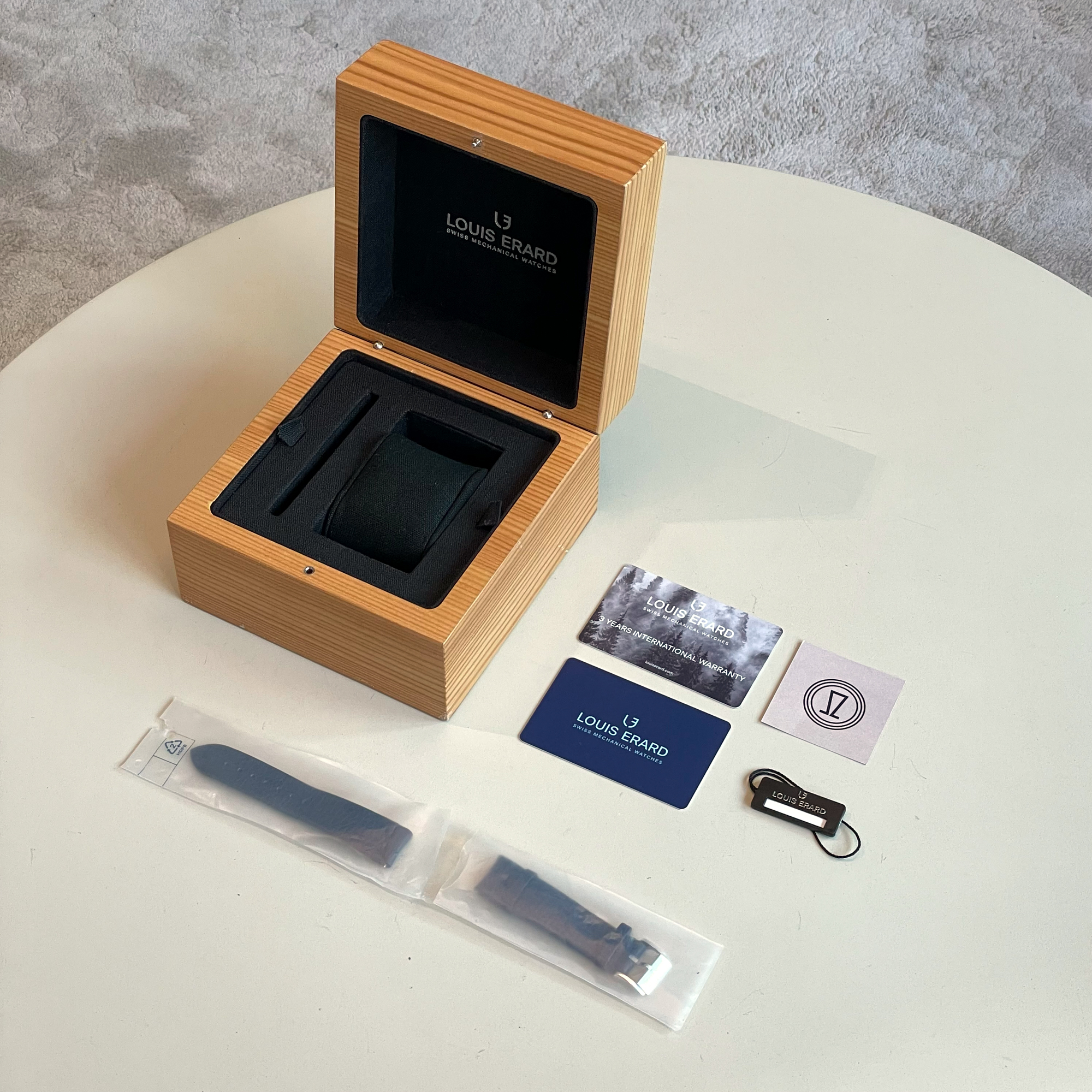 Excellence Petite Seconds Steel Bleu Glacier Dial 39mm Product Image 9