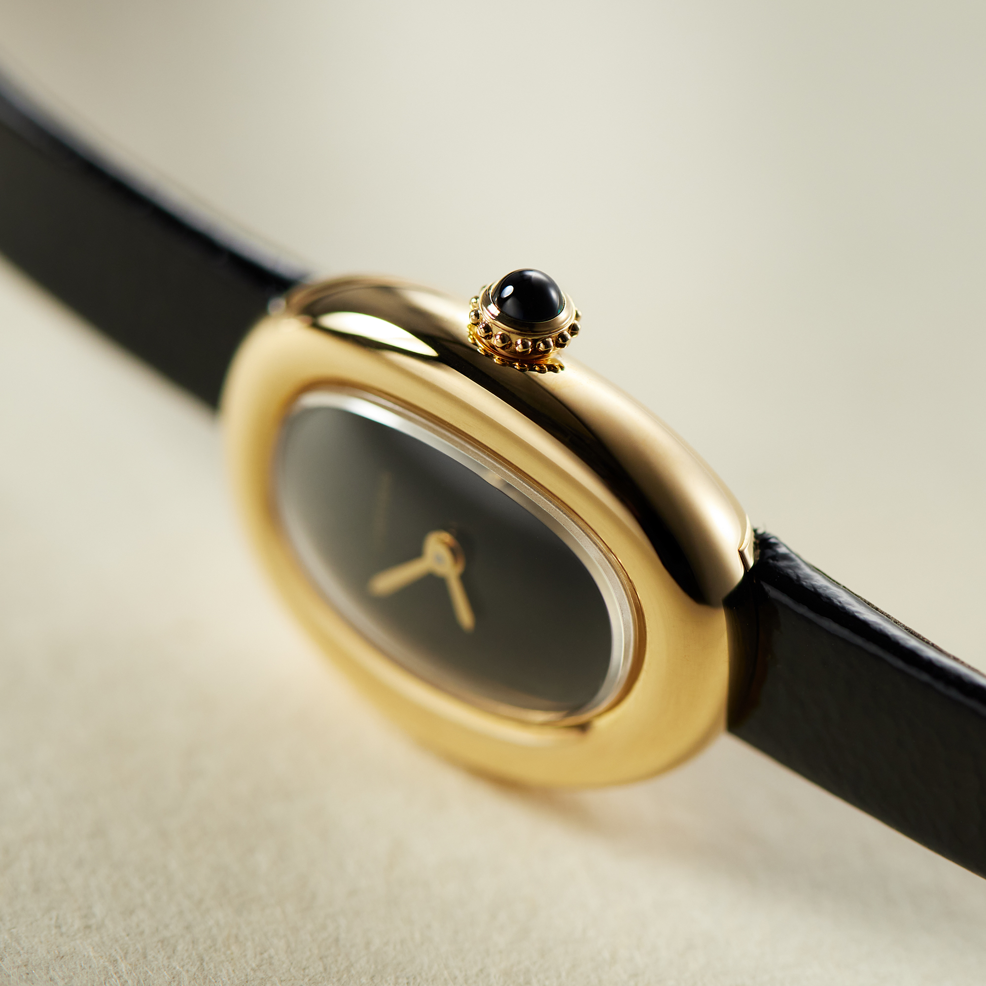 Baignoire de Cartier Yellow Gold Black Dial 24mm Product Image 7