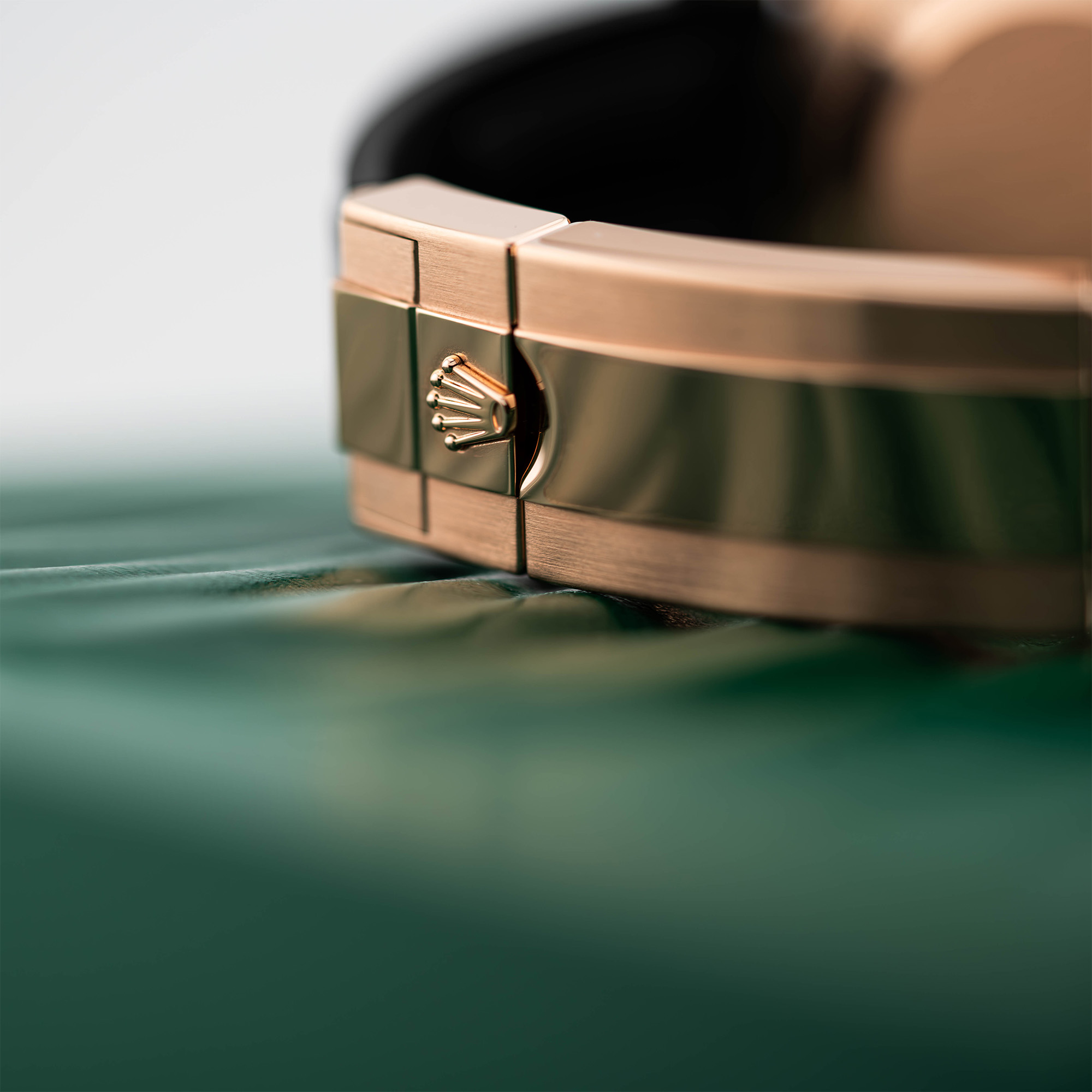 Yacht-Master Rose Gold Oysterflex Black Dial 40mm Product Image 11