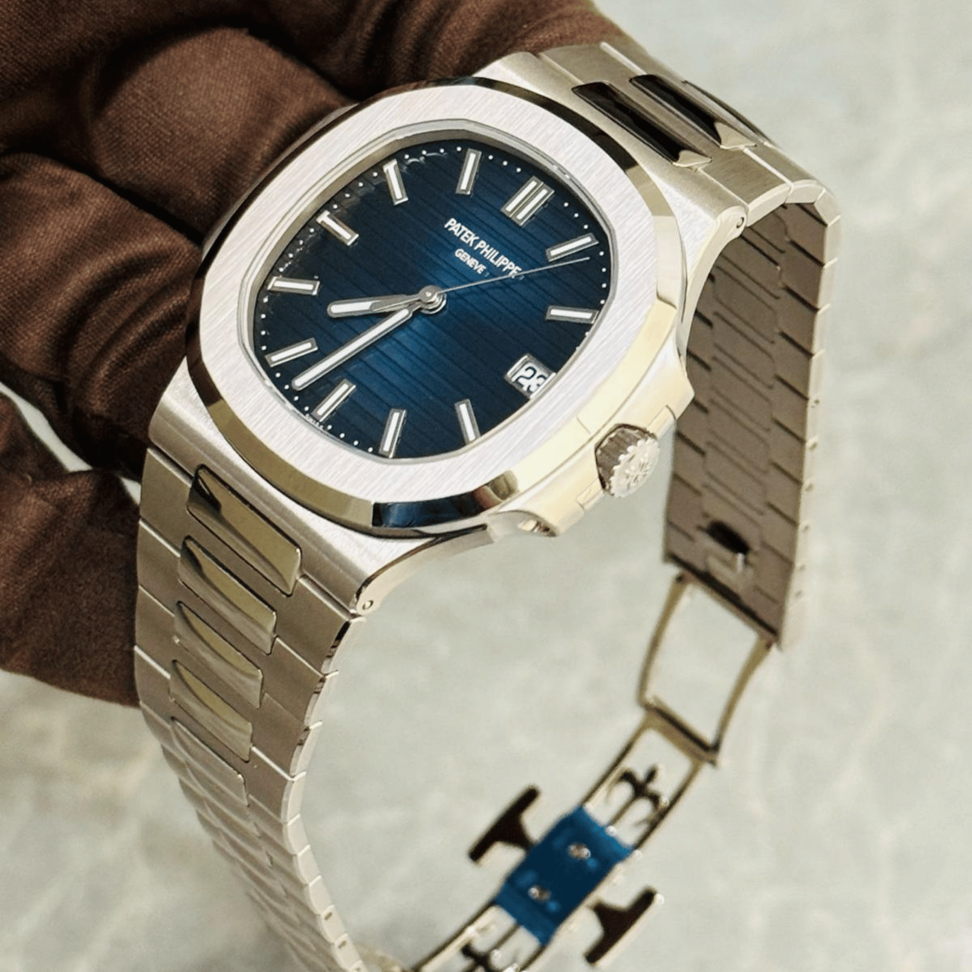 Nautilus White Gold Blue Dial 41mm Product Image 2