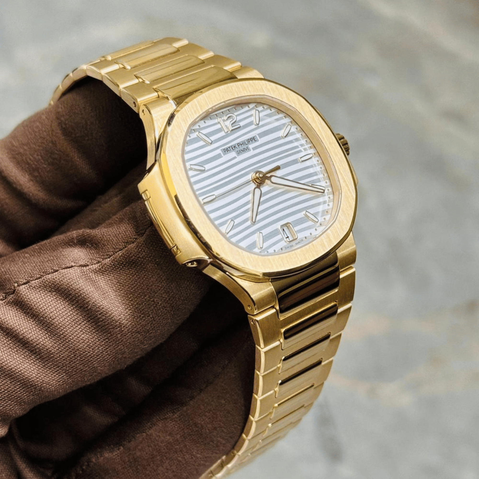Nautilus Ladies Rose Gold Silver Dial 35mm Product Image 2