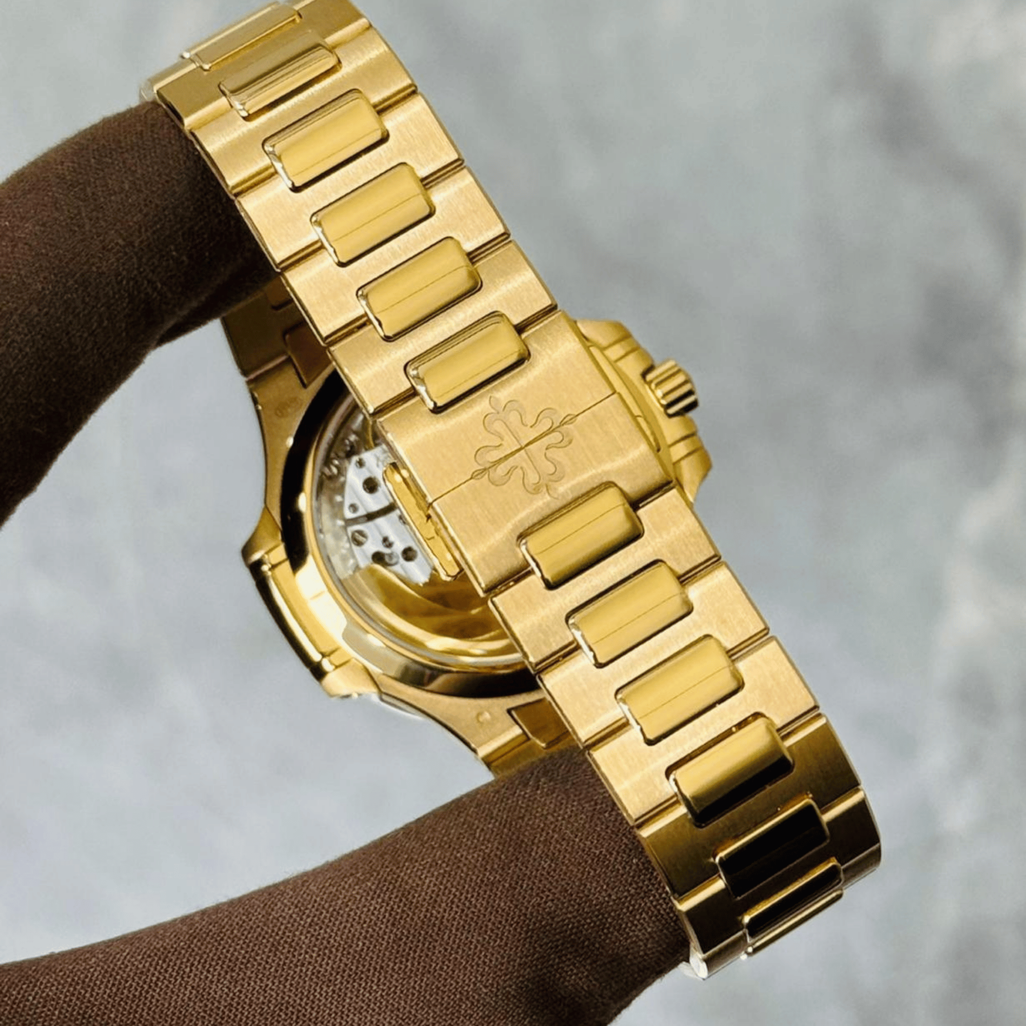 Nautilus Ladies Rose Gold Silver Dial 35mm Product Image 5