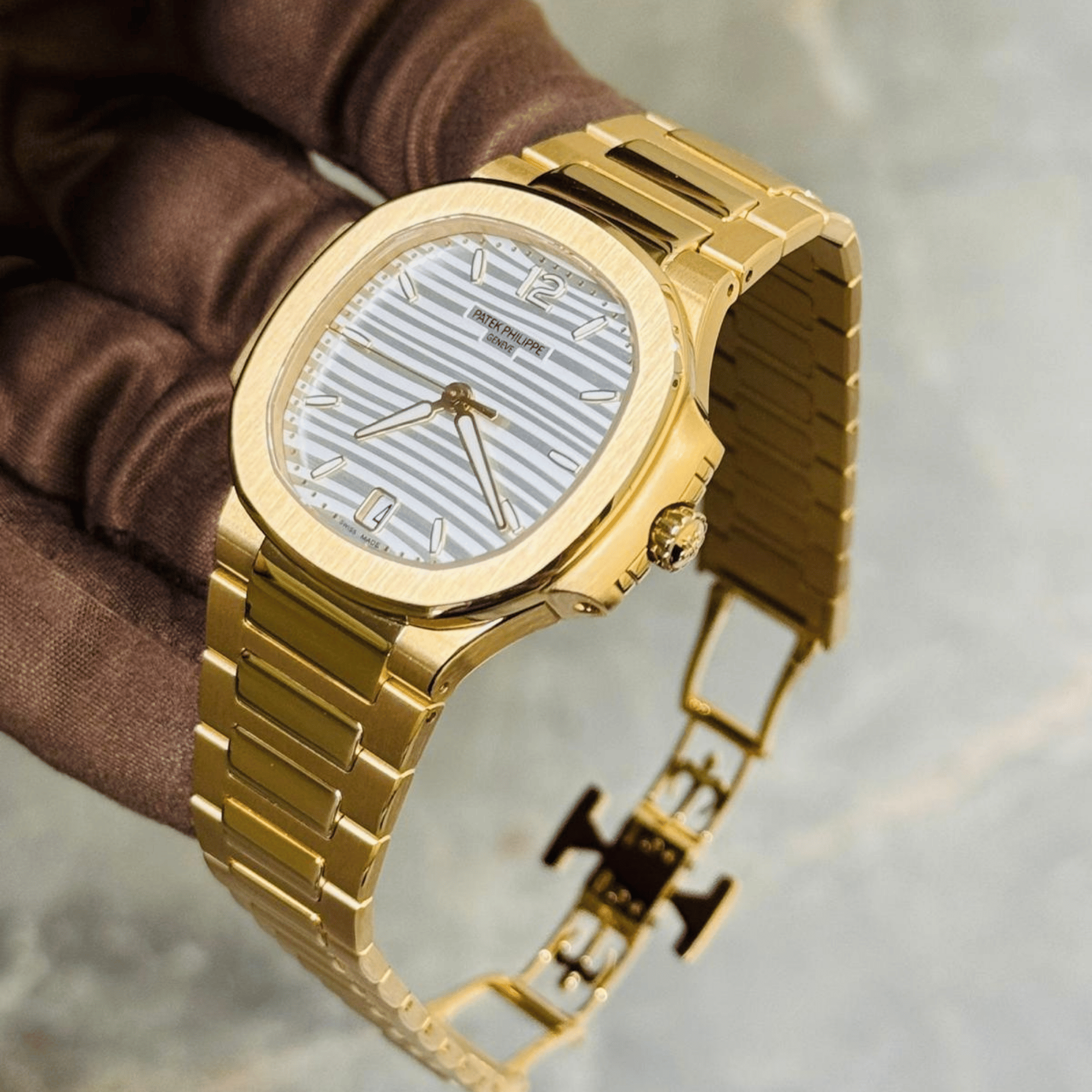 Nautilus Ladies Rose Gold Silver Dial 35mm Product Image 3