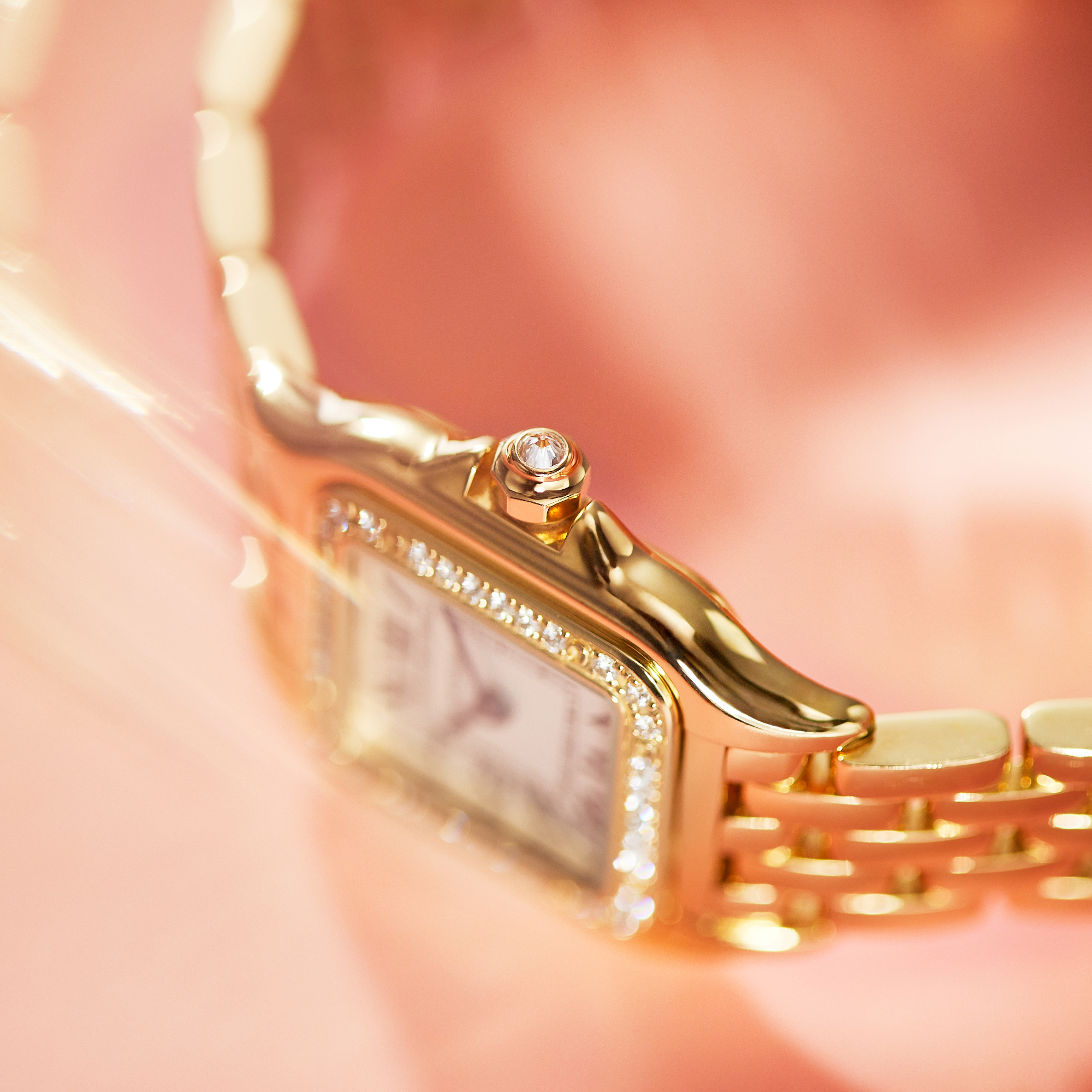 Panthère de Cartier Yellow Gold Diamond White Dial 22mm Product Image